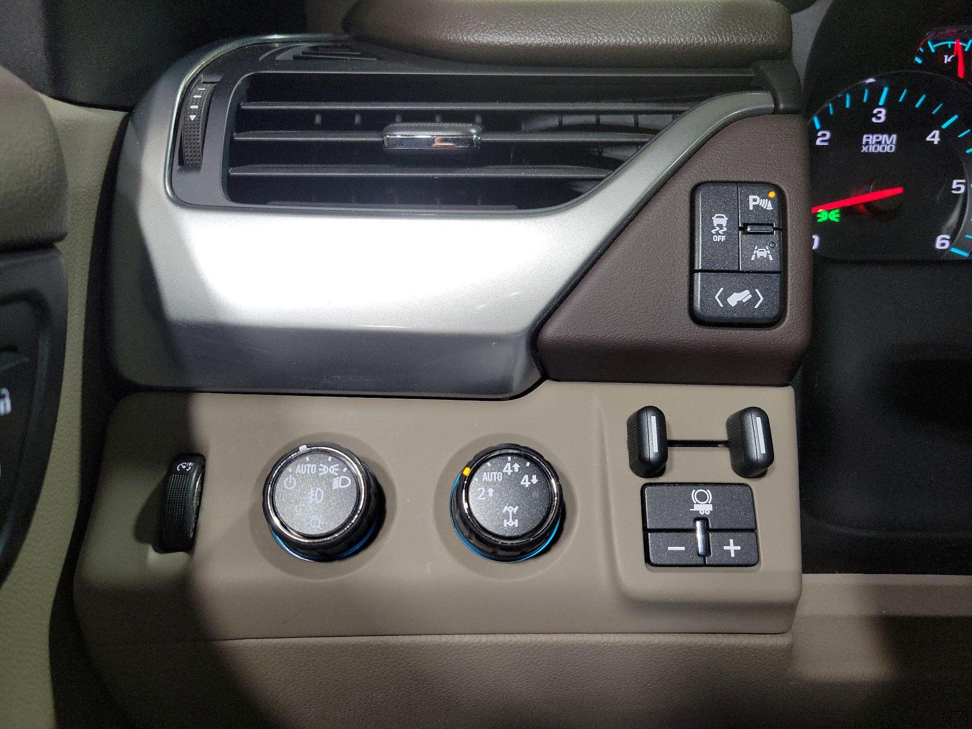 Thumbnail: 2016 Chevrolet Tahoe - 13