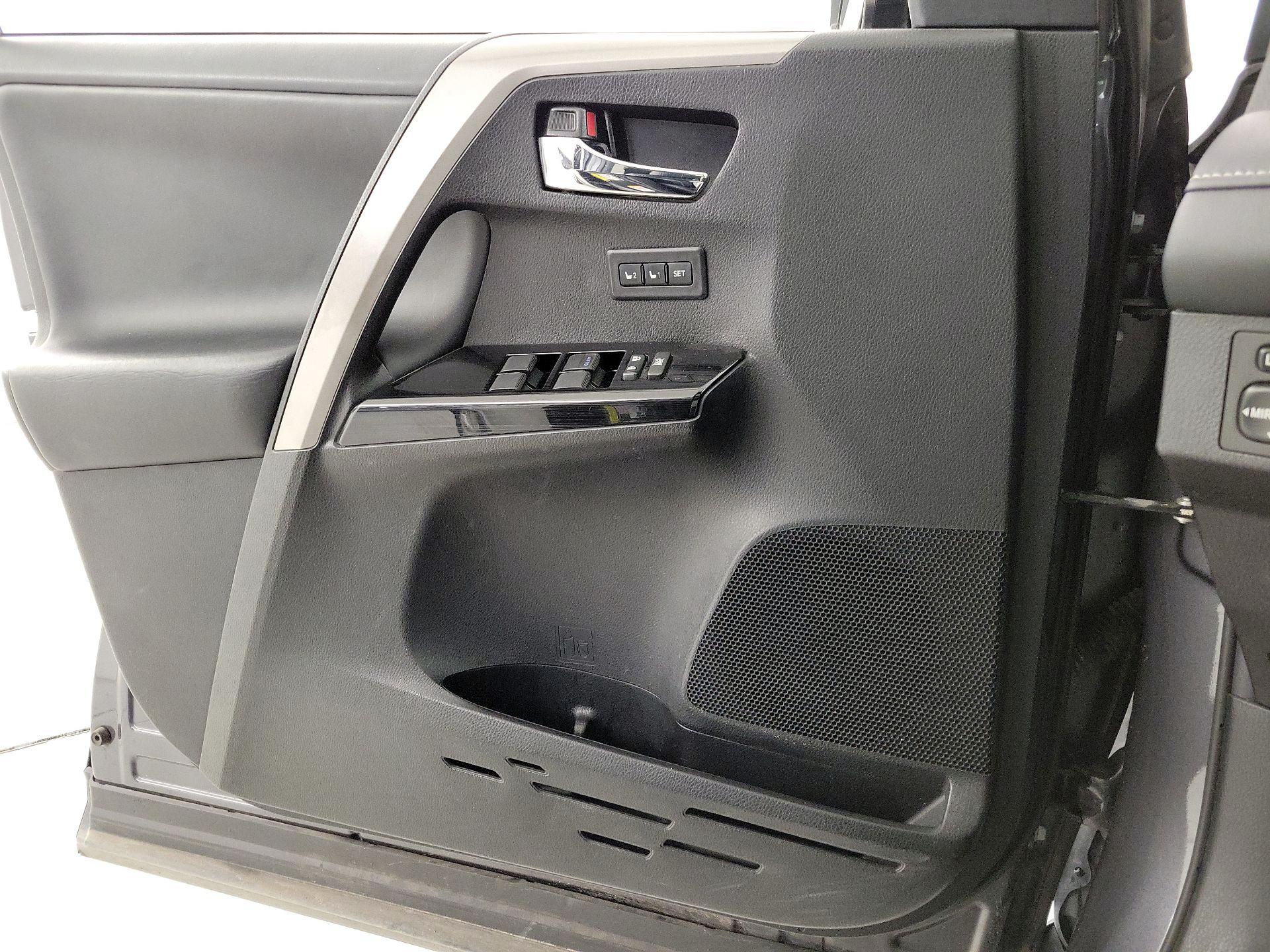 Thumbnail: 2018 Toyota RAV4 - 12