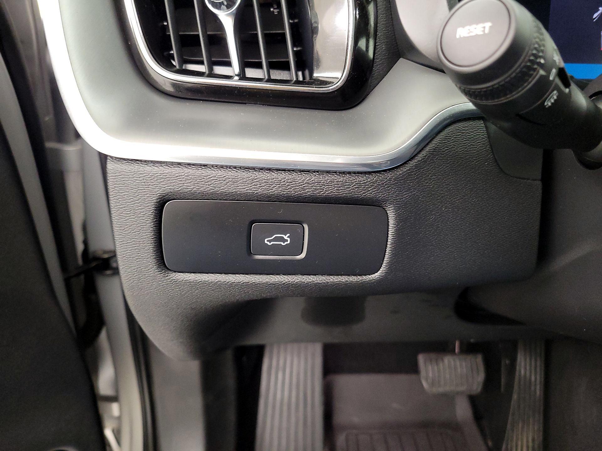 Thumbnail: 2024 Volvo XC60 - 13