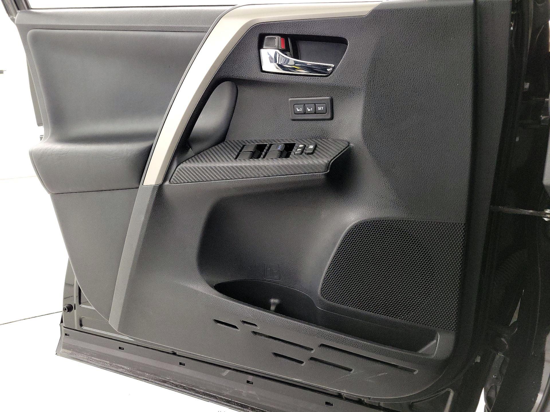 Thumbnail: 2015 Toyota RAV4 - 12