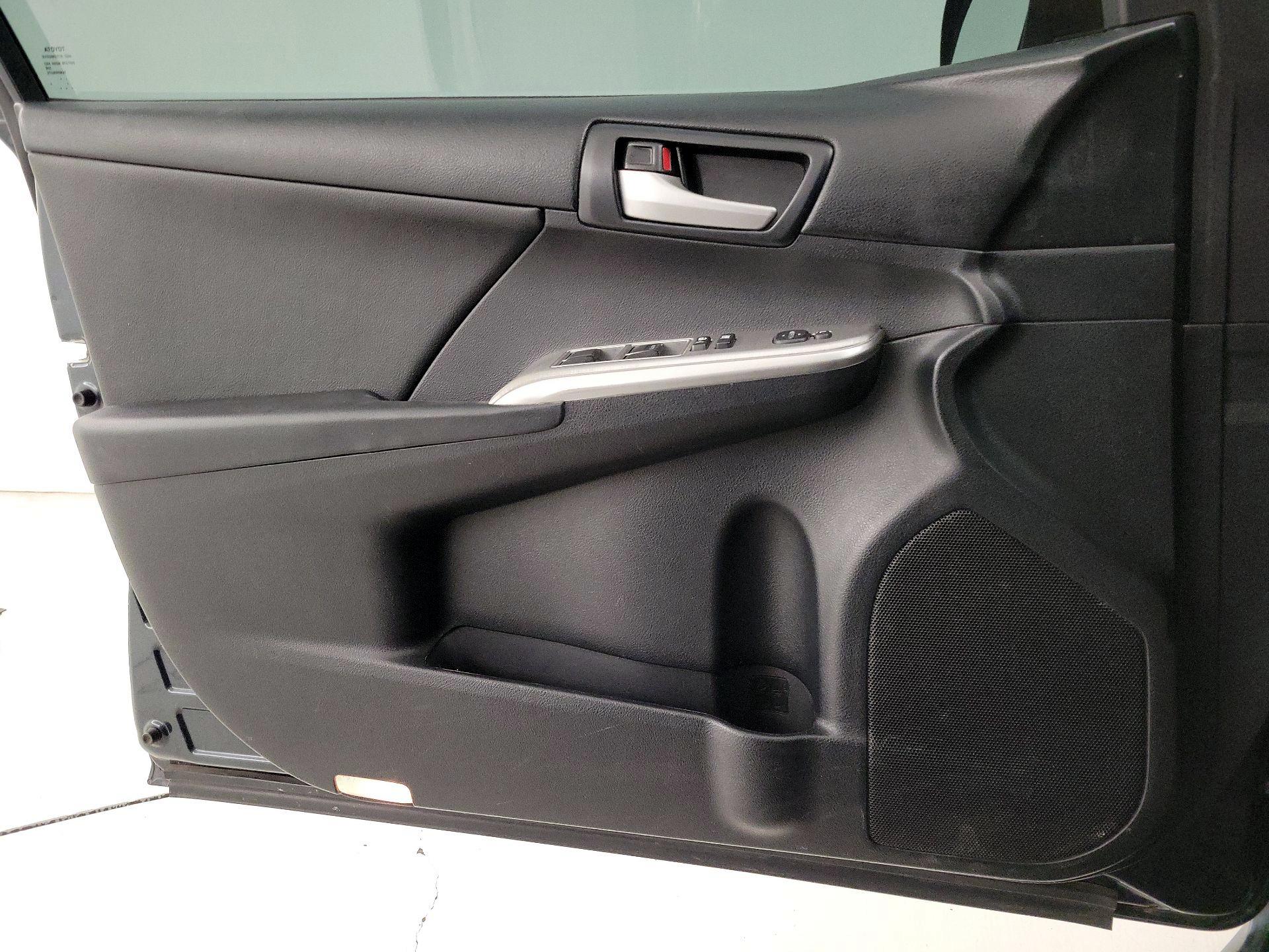 Thumbnail: 2014 Toyota Camry - 12