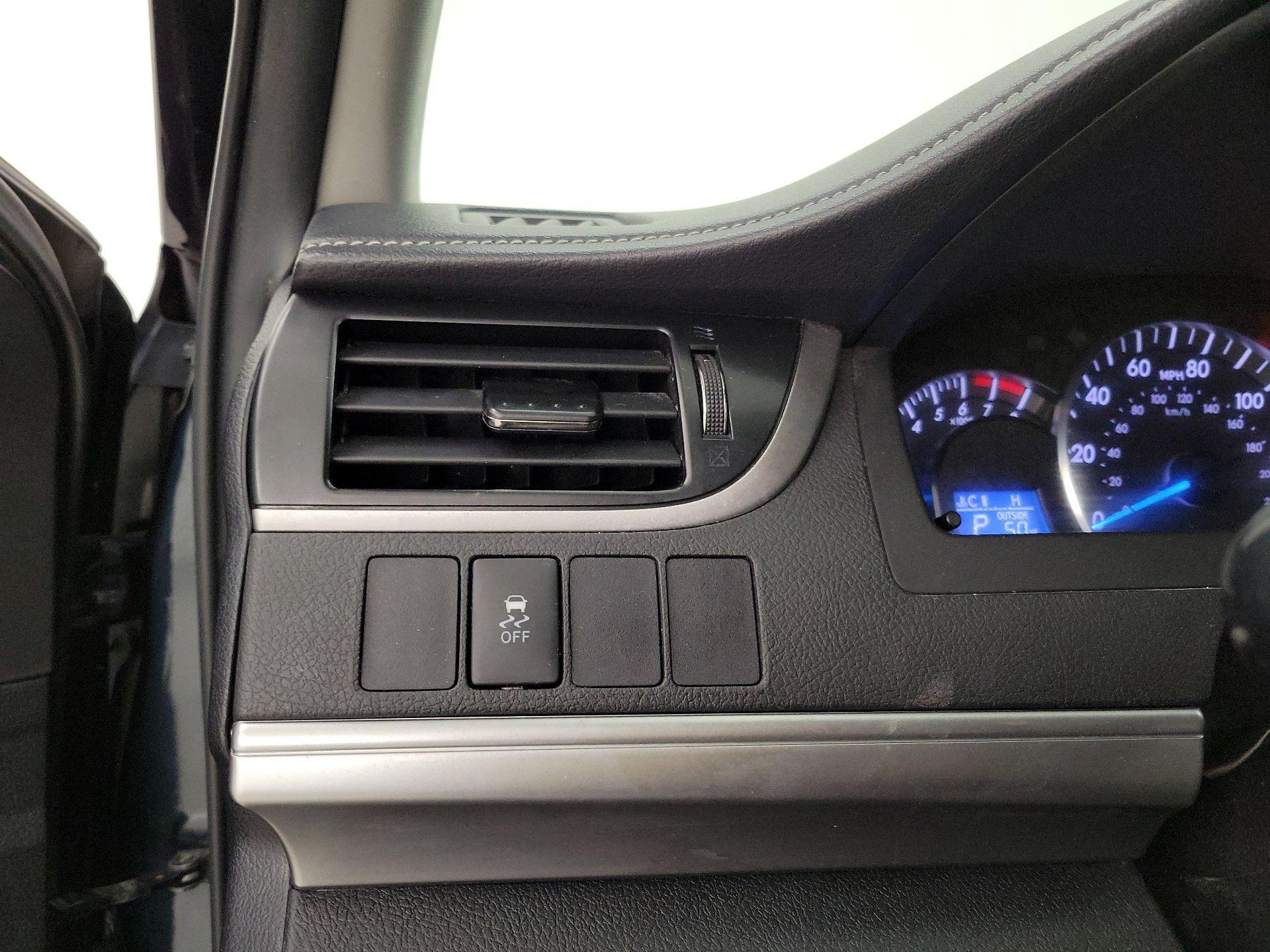 Thumbnail: 2014 Toyota Camry - 13