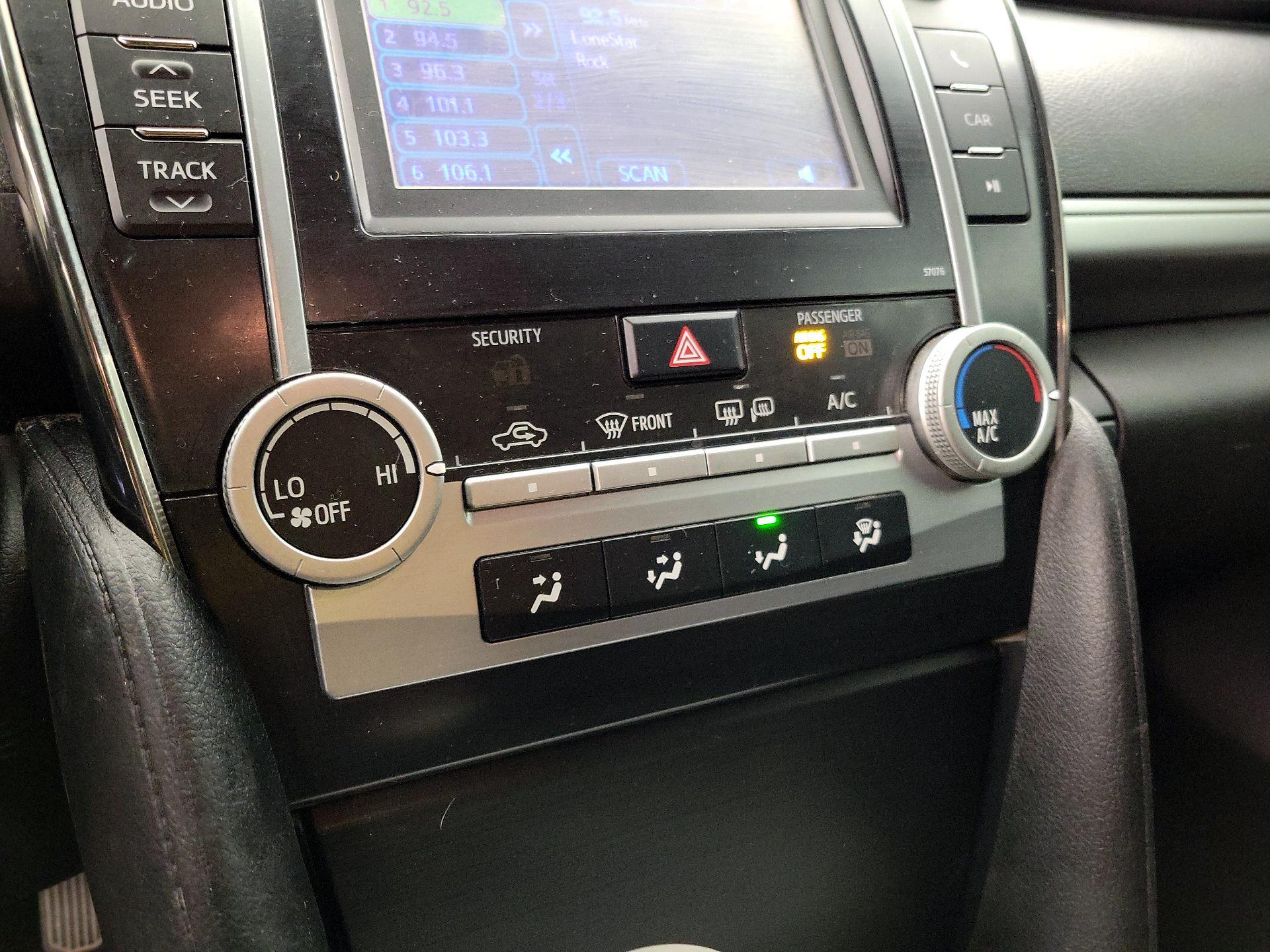 Thumbnail: 2014 Toyota Camry - 15