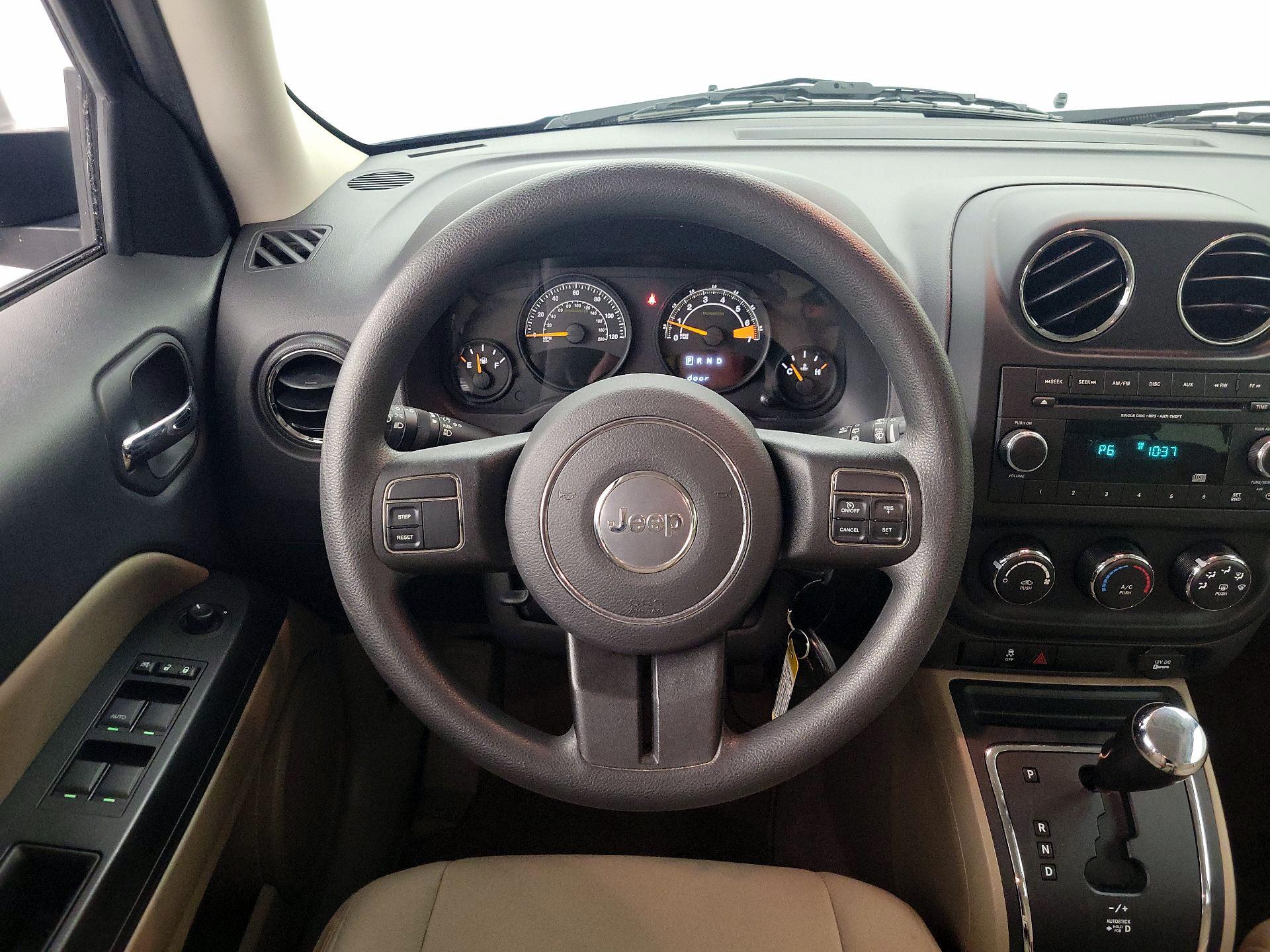 Thumbnail: 2014 Jeep Patriot - 10