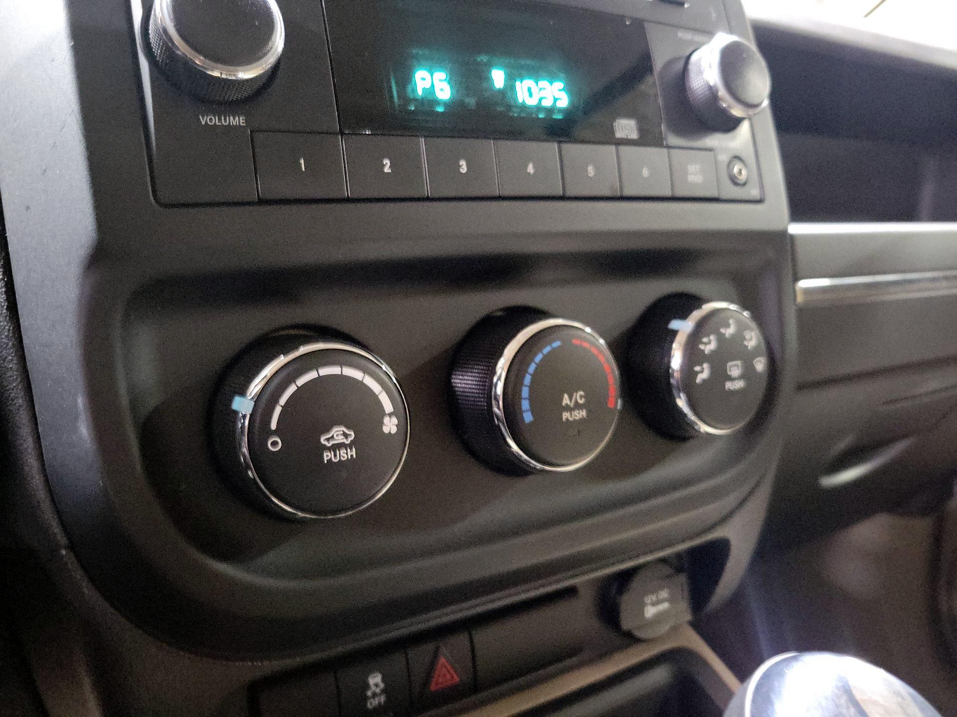 Thumbnail: 2014 Jeep Patriot - 14