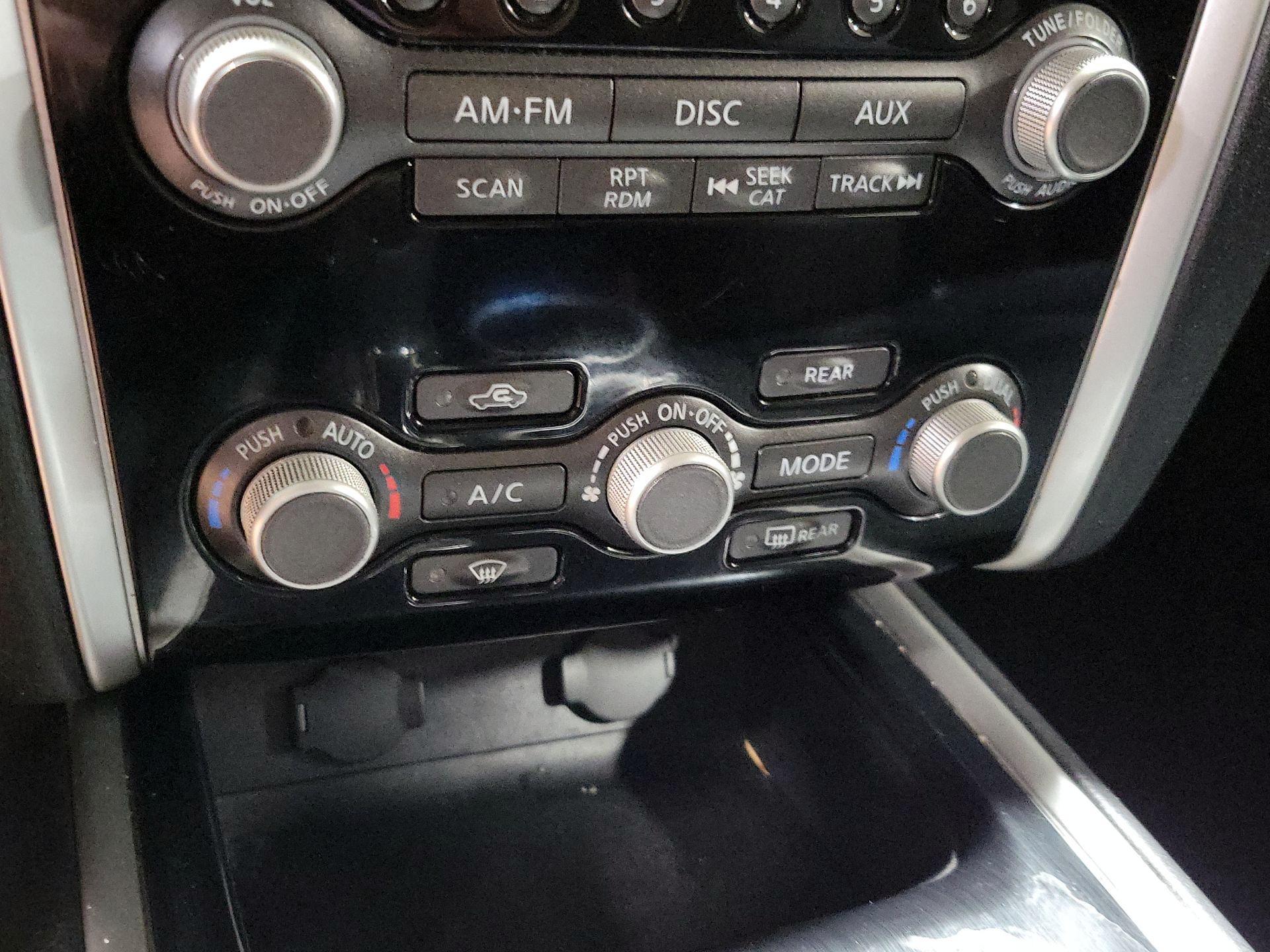 Thumbnail: 2014 Nissan Pathfinder - 16