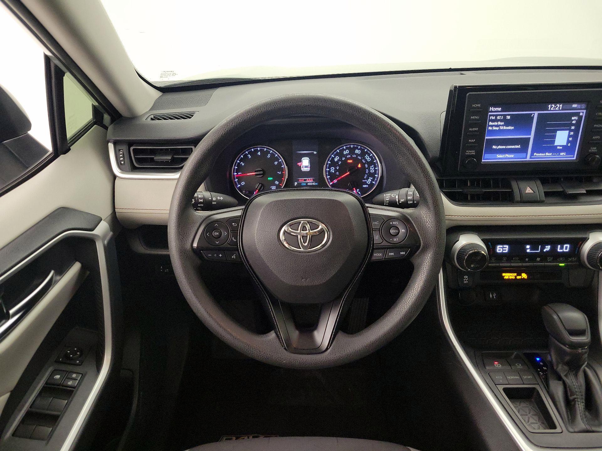 Thumbnail: 2019 Toyota RAV4 - 10