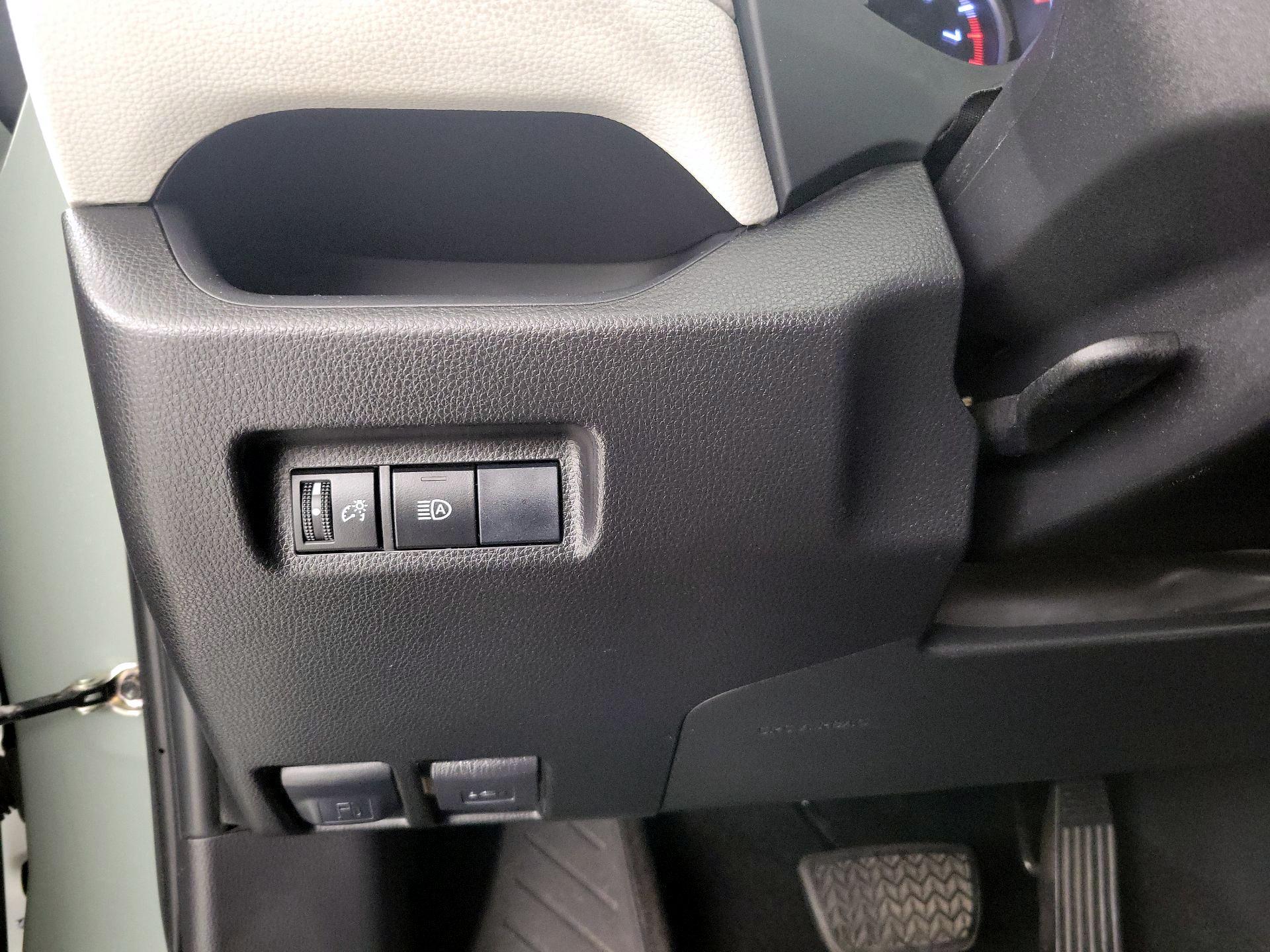 Thumbnail: 2019 Toyota RAV4 - 13