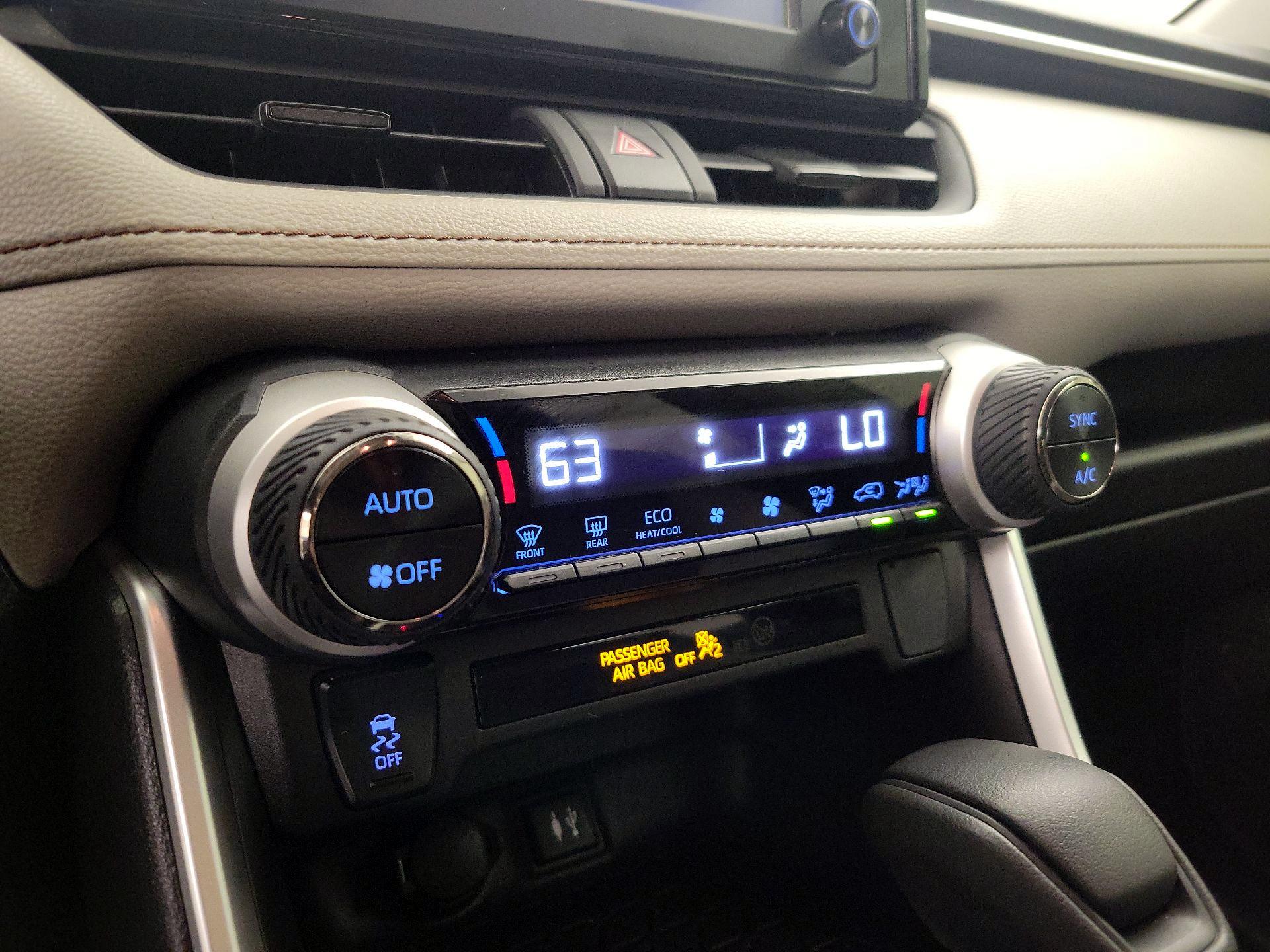 Thumbnail: 2019 Toyota RAV4 - 16