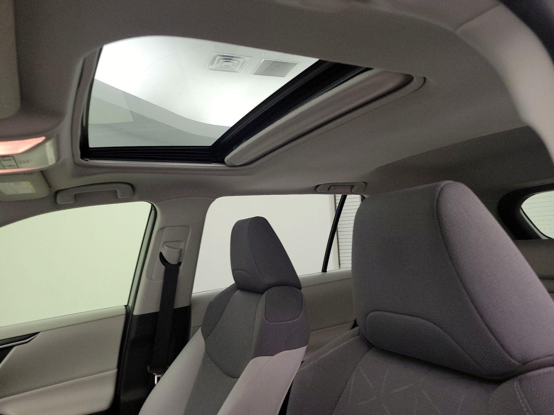 Thumbnail: 2019 Toyota RAV4 - 18