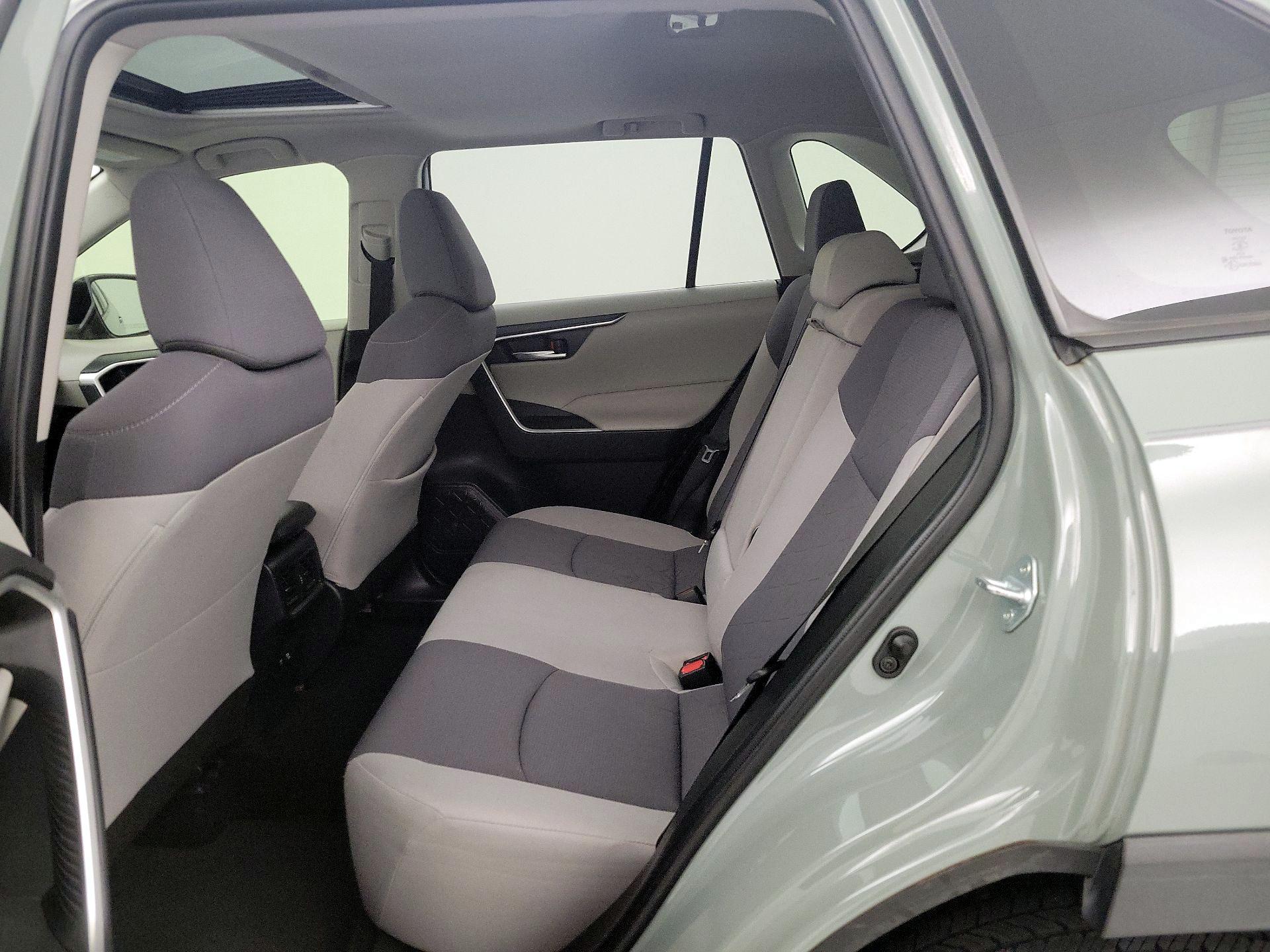 Thumbnail: 2019 Toyota RAV4 - 19