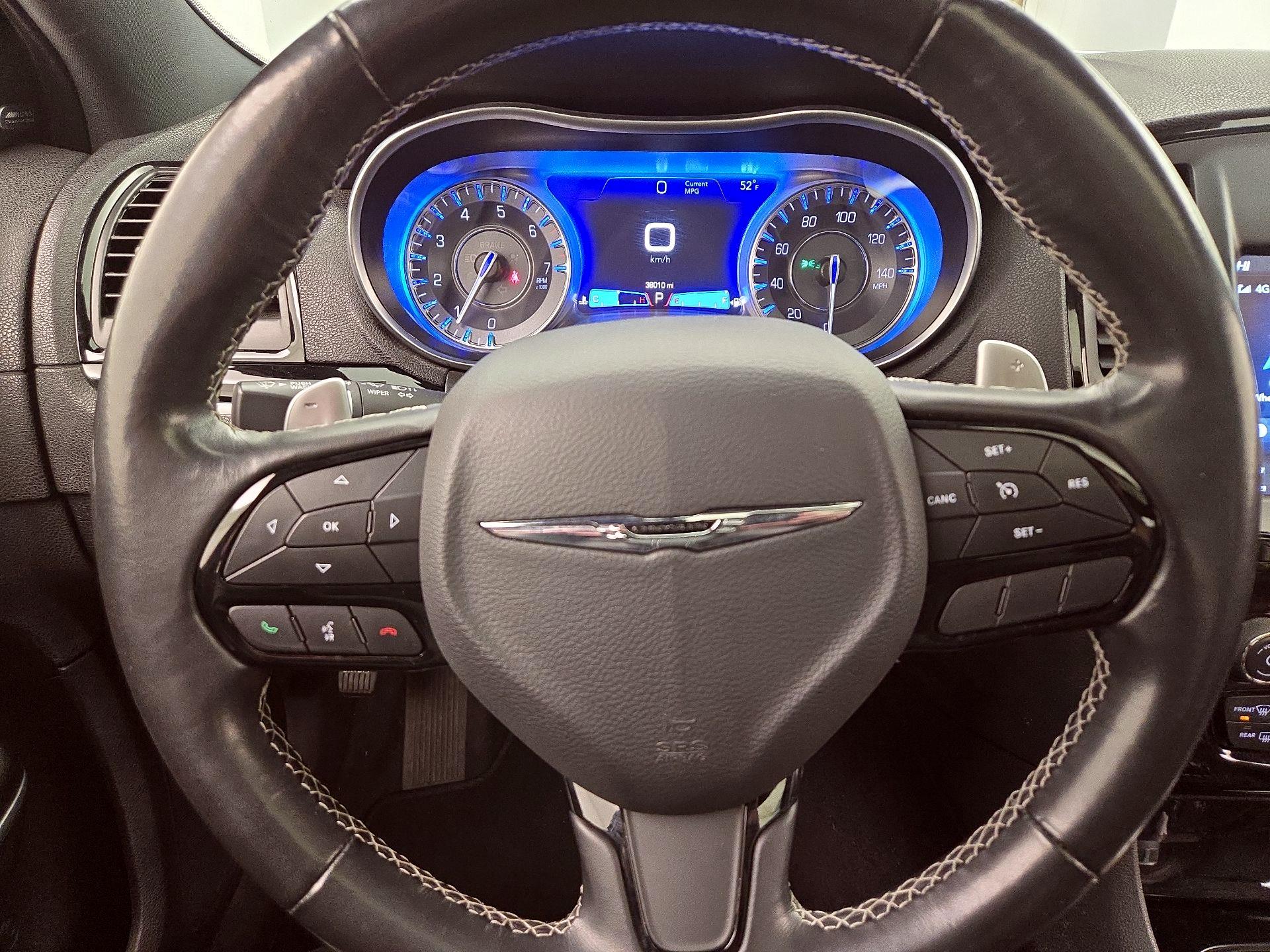 Thumbnail: 2022 Chrysler 300 - 10