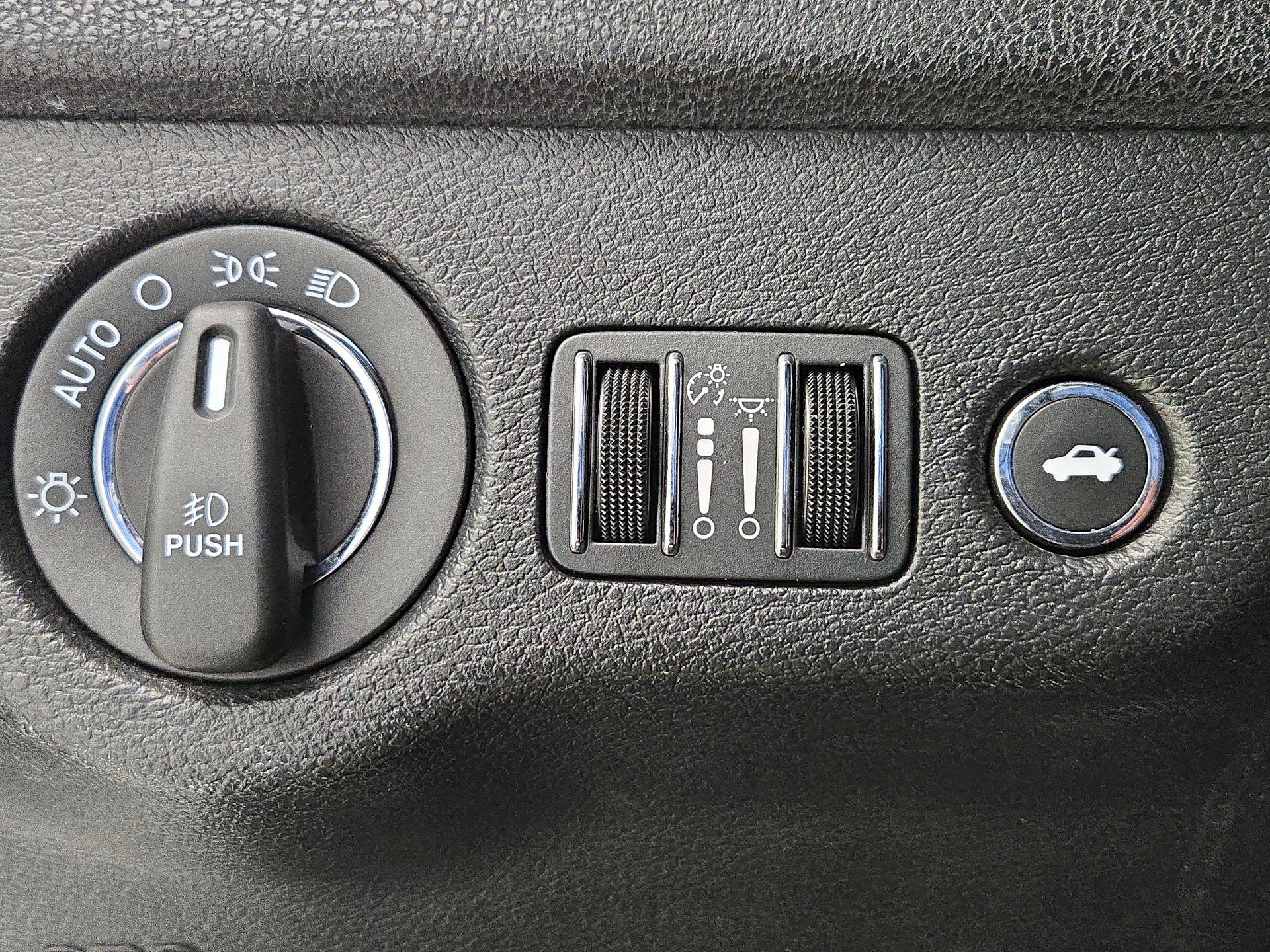 Thumbnail: 2022 Chrysler 300 - 13