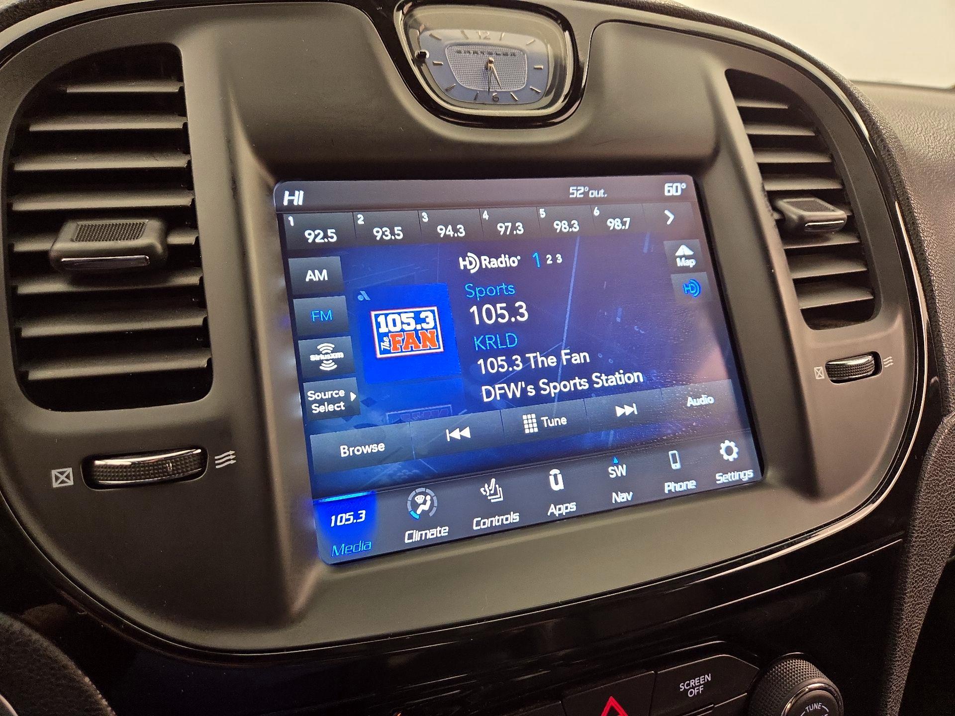 Thumbnail: 2022 Chrysler 300 - 16