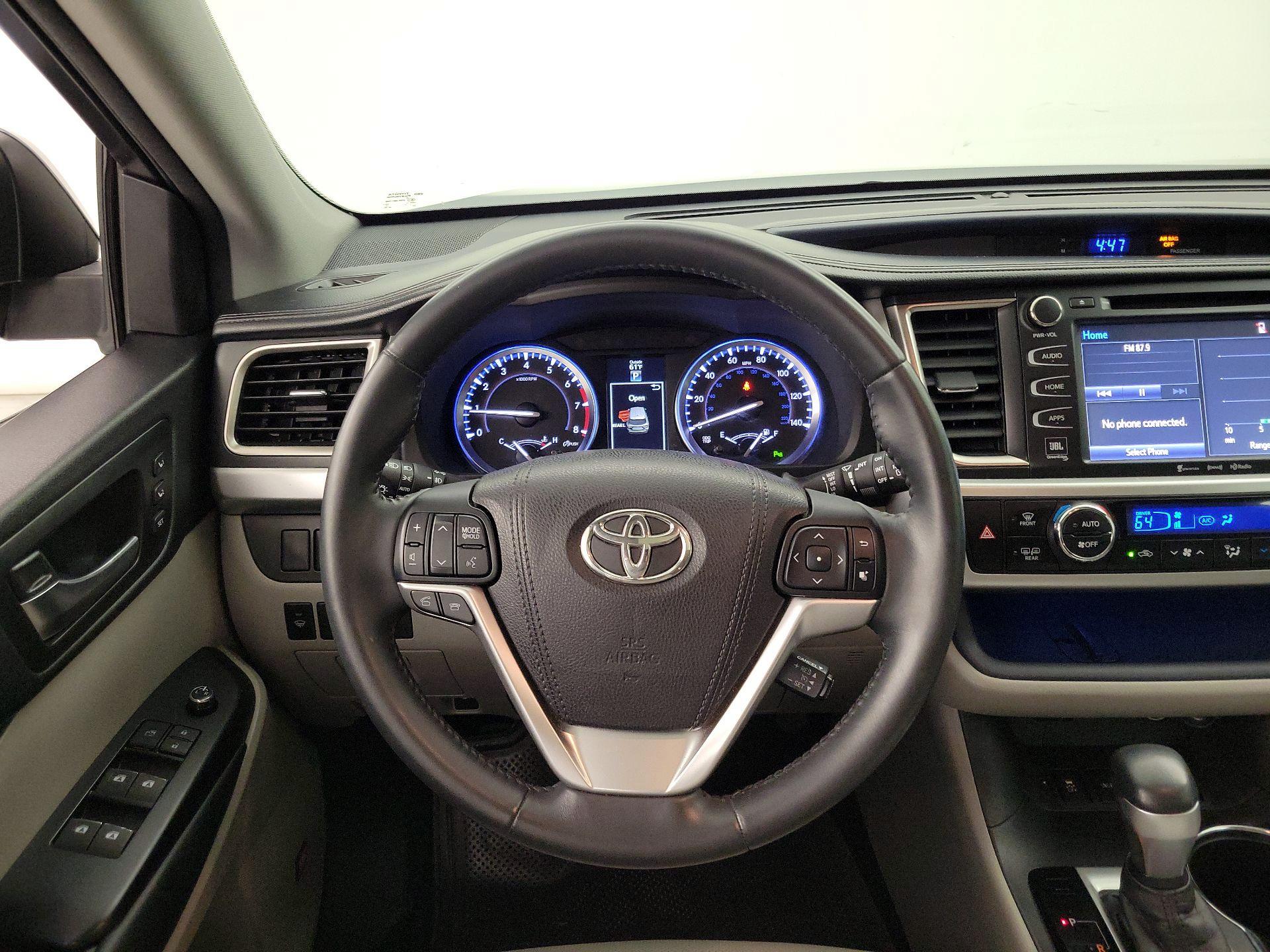 Thumbnail: 2016 Toyota Highlander - 10