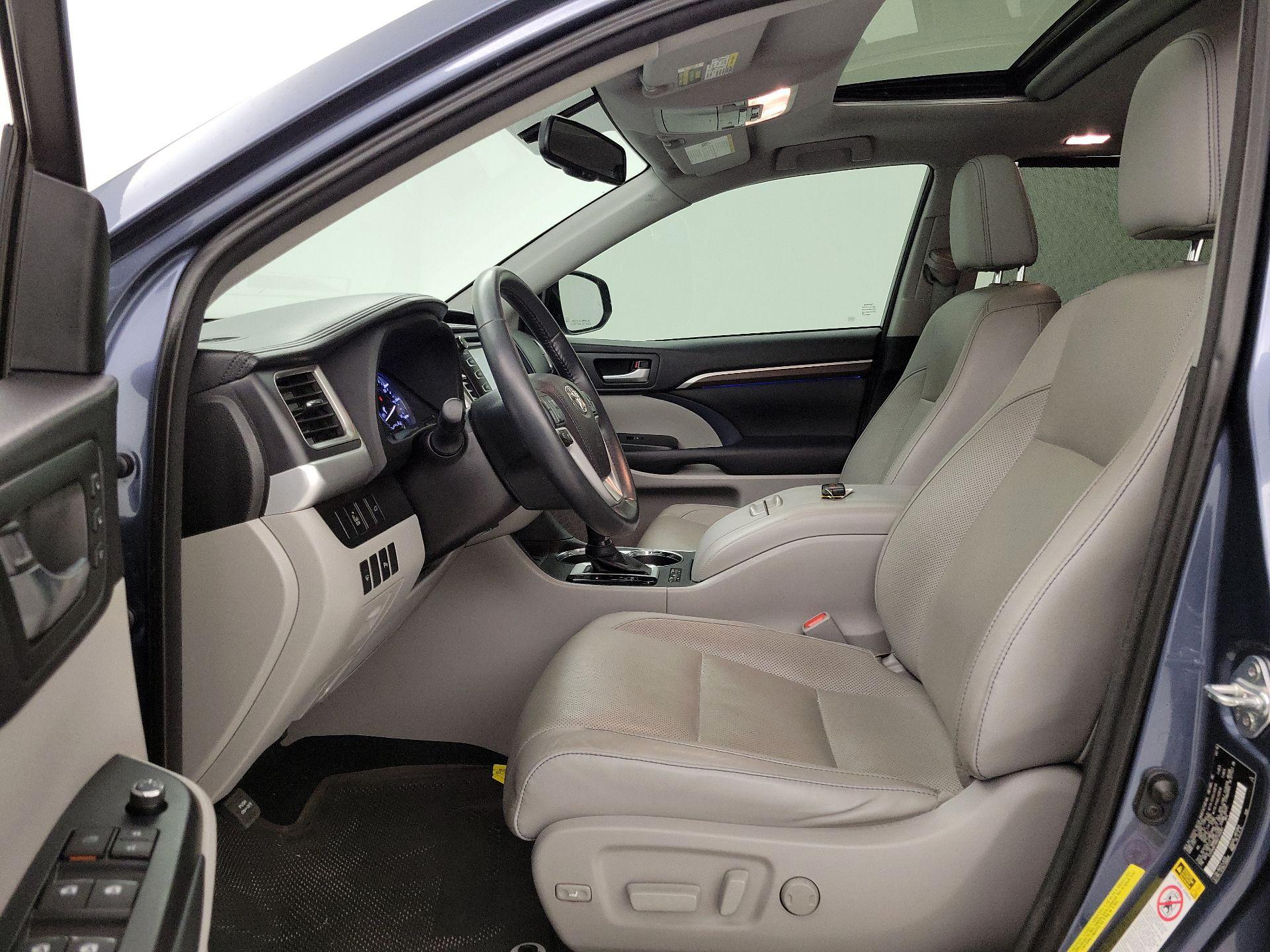 Thumbnail: 2016 Toyota Highlander - 11