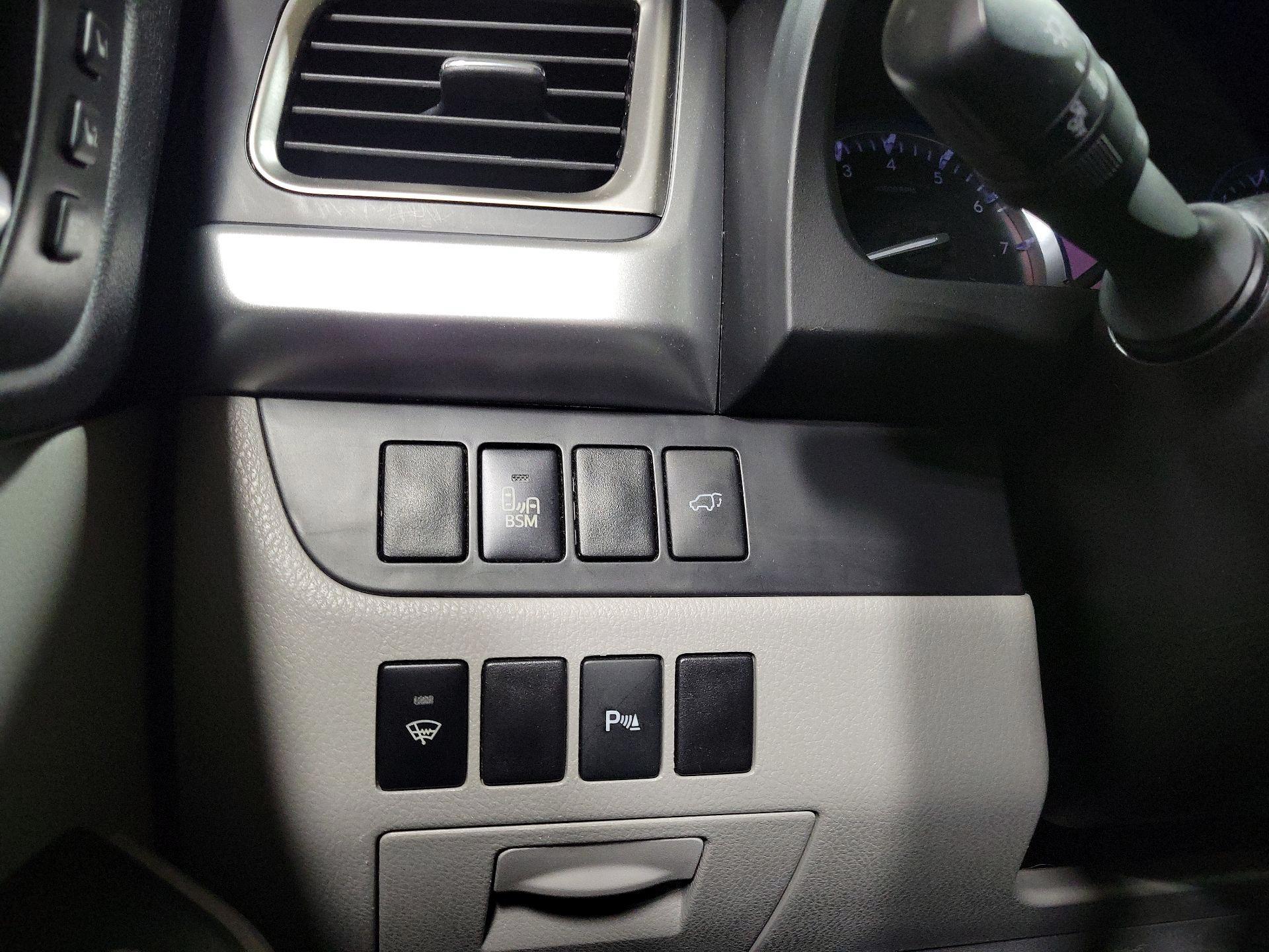 Thumbnail: 2016 Toyota Highlander - 13