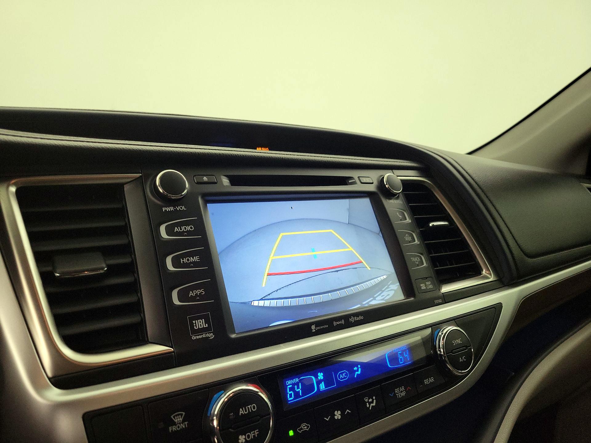 Thumbnail: 2016 Toyota Highlander - 14