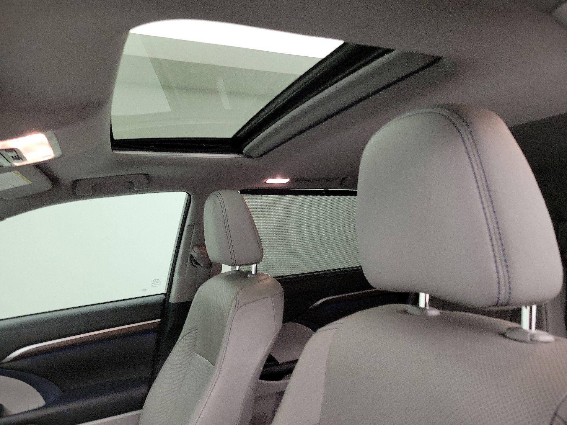 Thumbnail: 2016 Toyota Highlander - 18