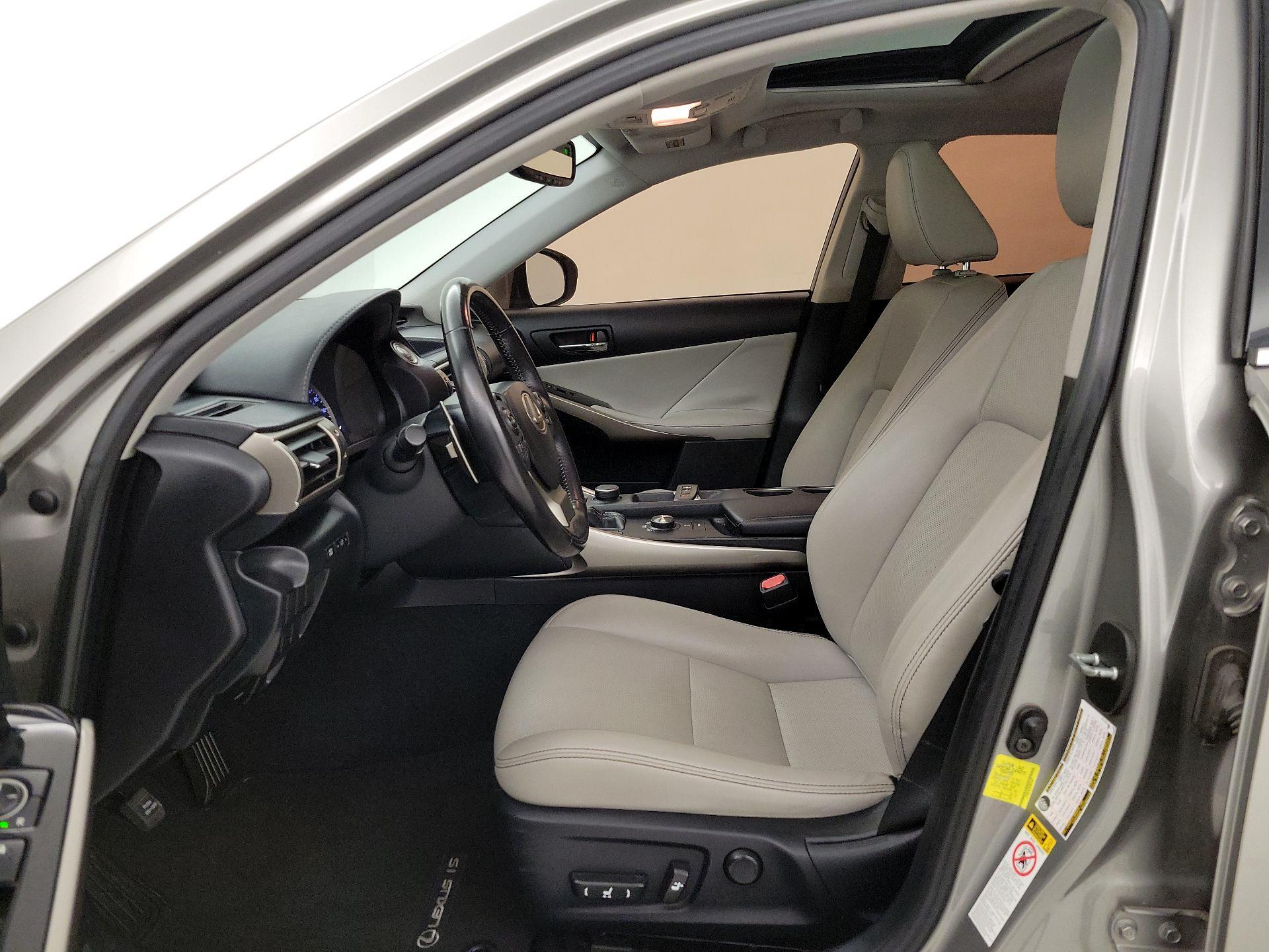 Thumbnail: 2015 Lexus IS - 11