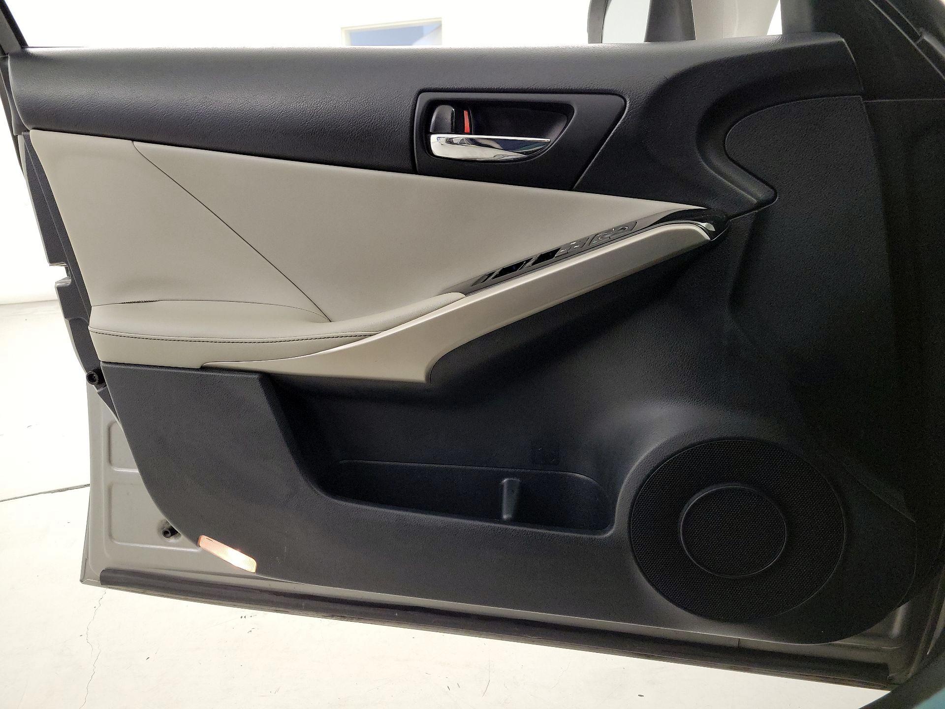 Thumbnail: 2015 Lexus IS - 12