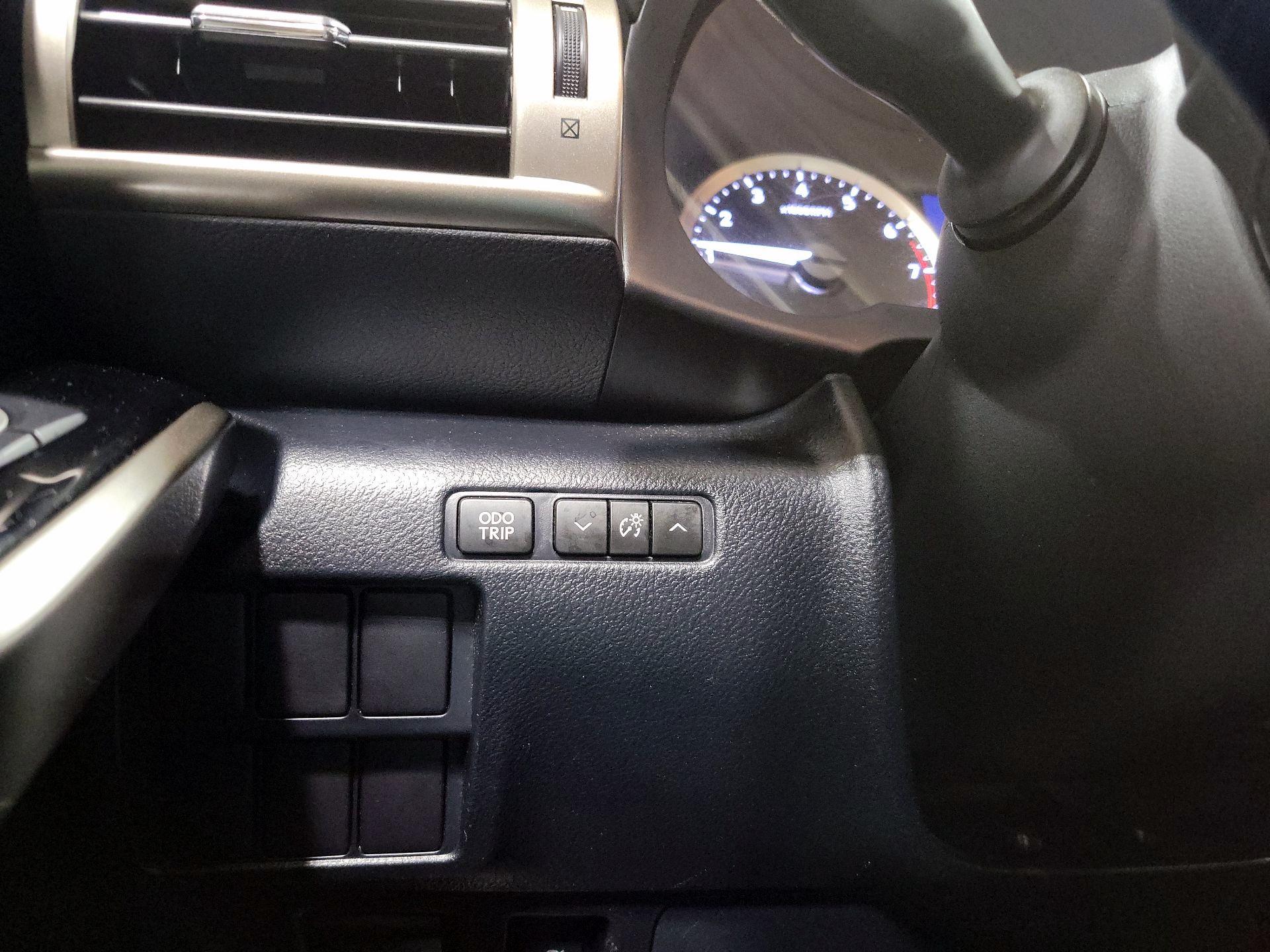 Thumbnail: 2015 Lexus IS - 13