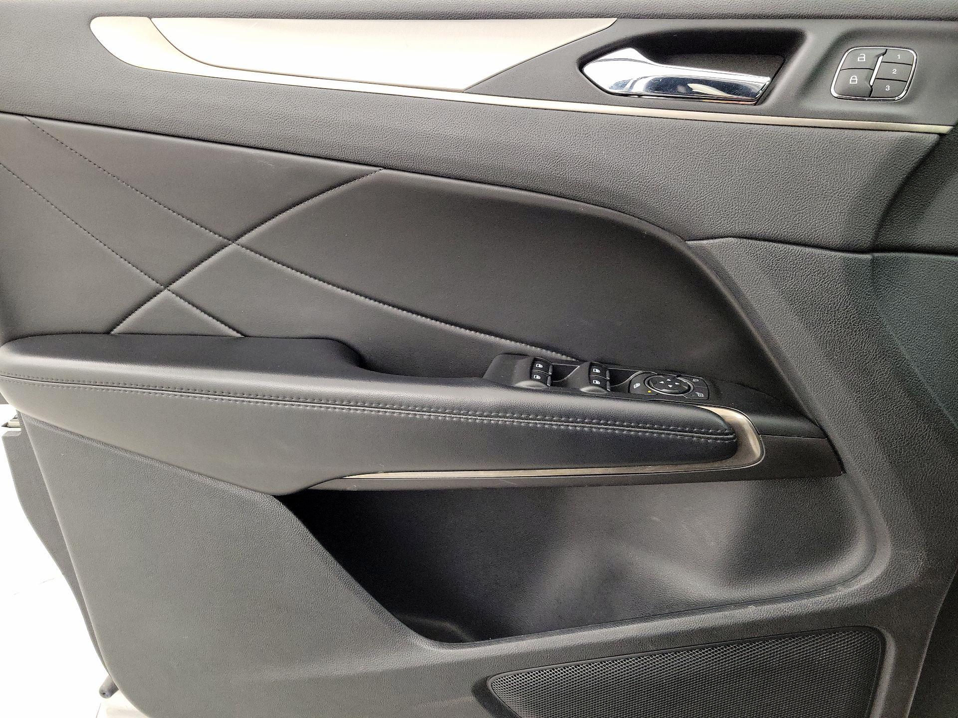 Thumbnail: 2019 Lincoln MKC - 12