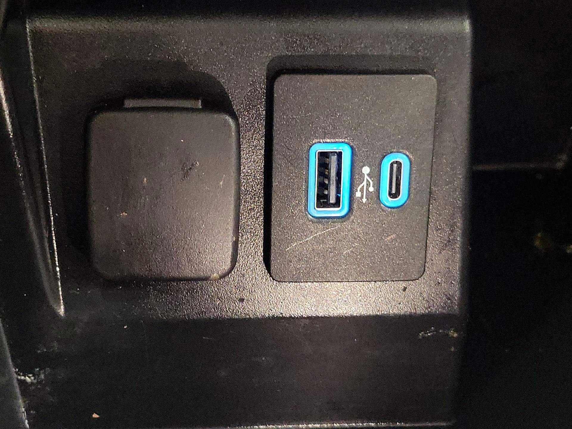 Thumbnail: 2022 Ford Explorer - 18