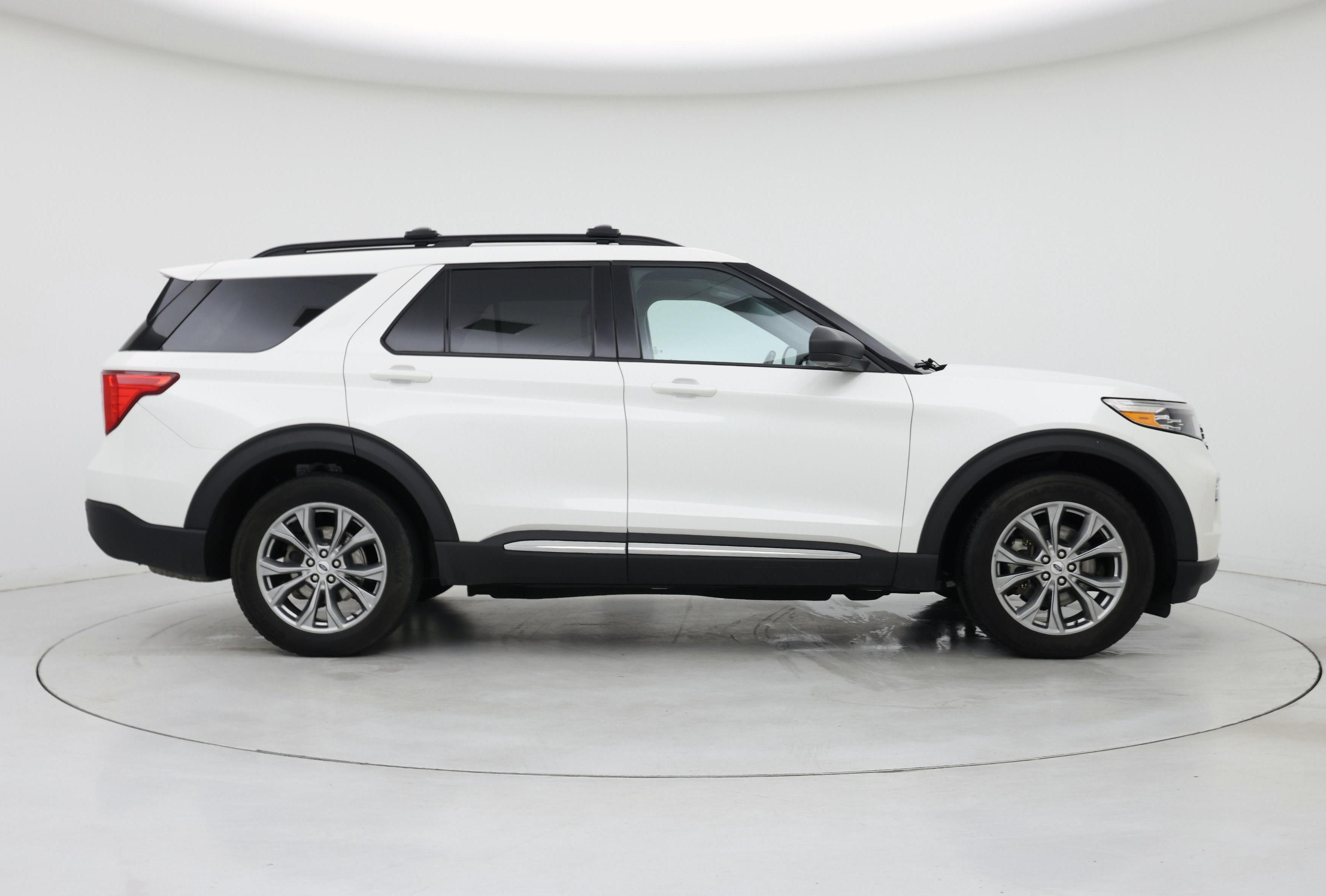 Thumbnail: 2022 Ford Explorer - 7