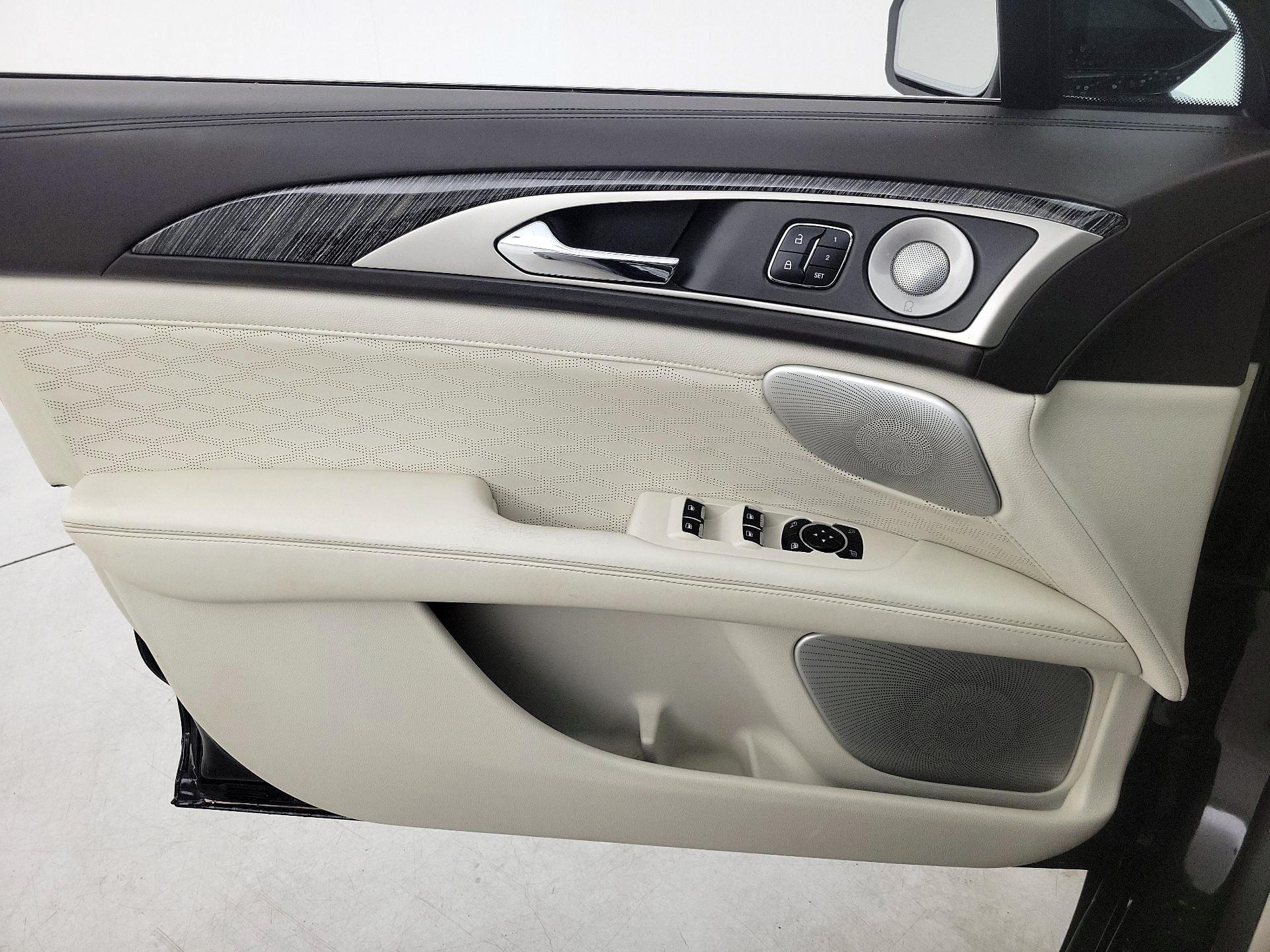 Thumbnail: 2017 Lincoln MKZ - 12