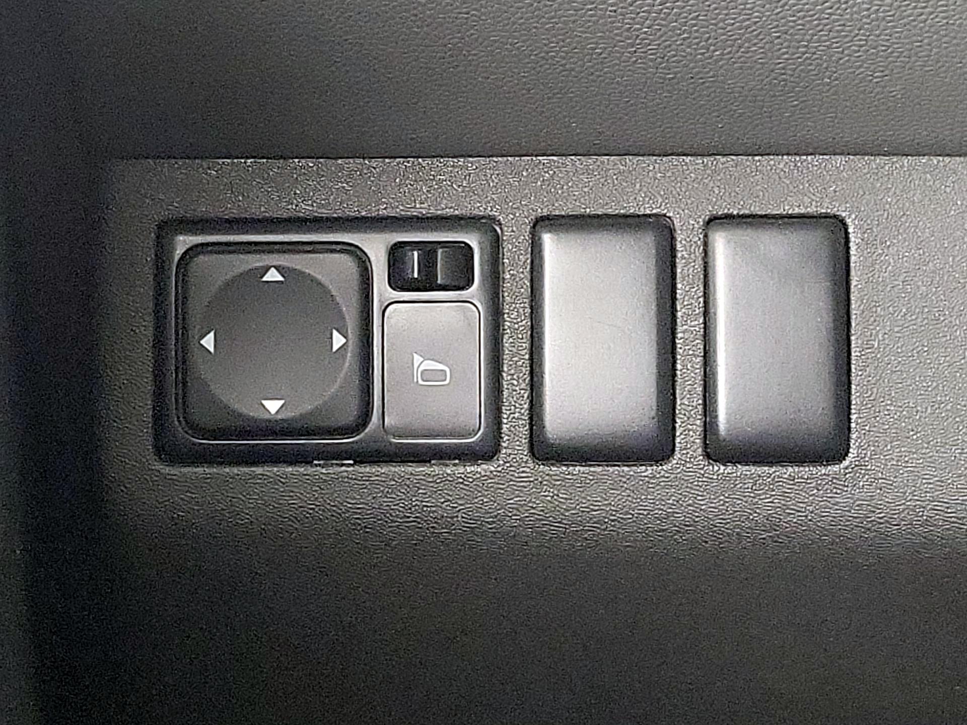 Thumbnail: 2015 Nissan Xterra - 13