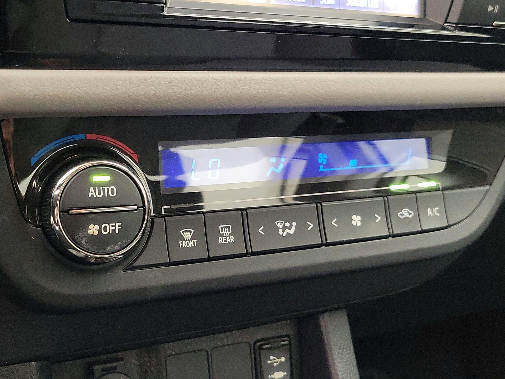 Thumbnail: 2016 Toyota Corolla - 16