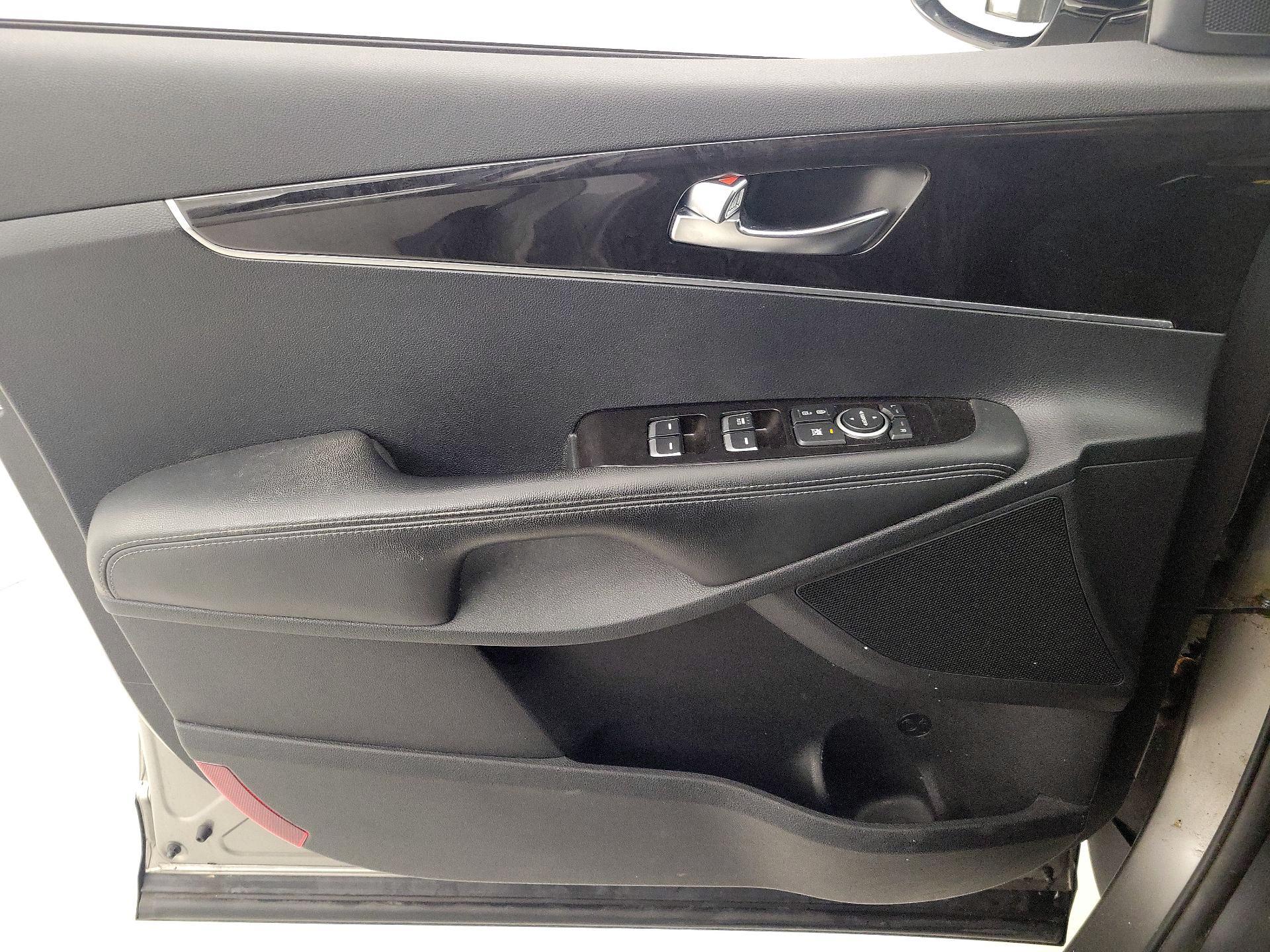 Thumbnail: 2016 Kia Sorento - 12