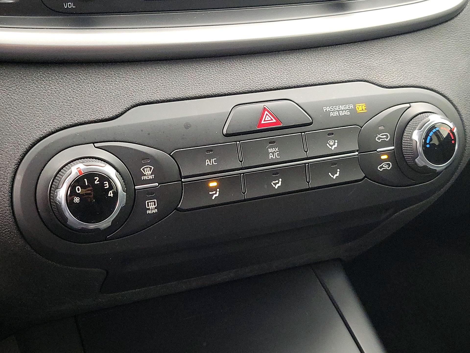 Thumbnail: 2016 Kia Sorento - 15