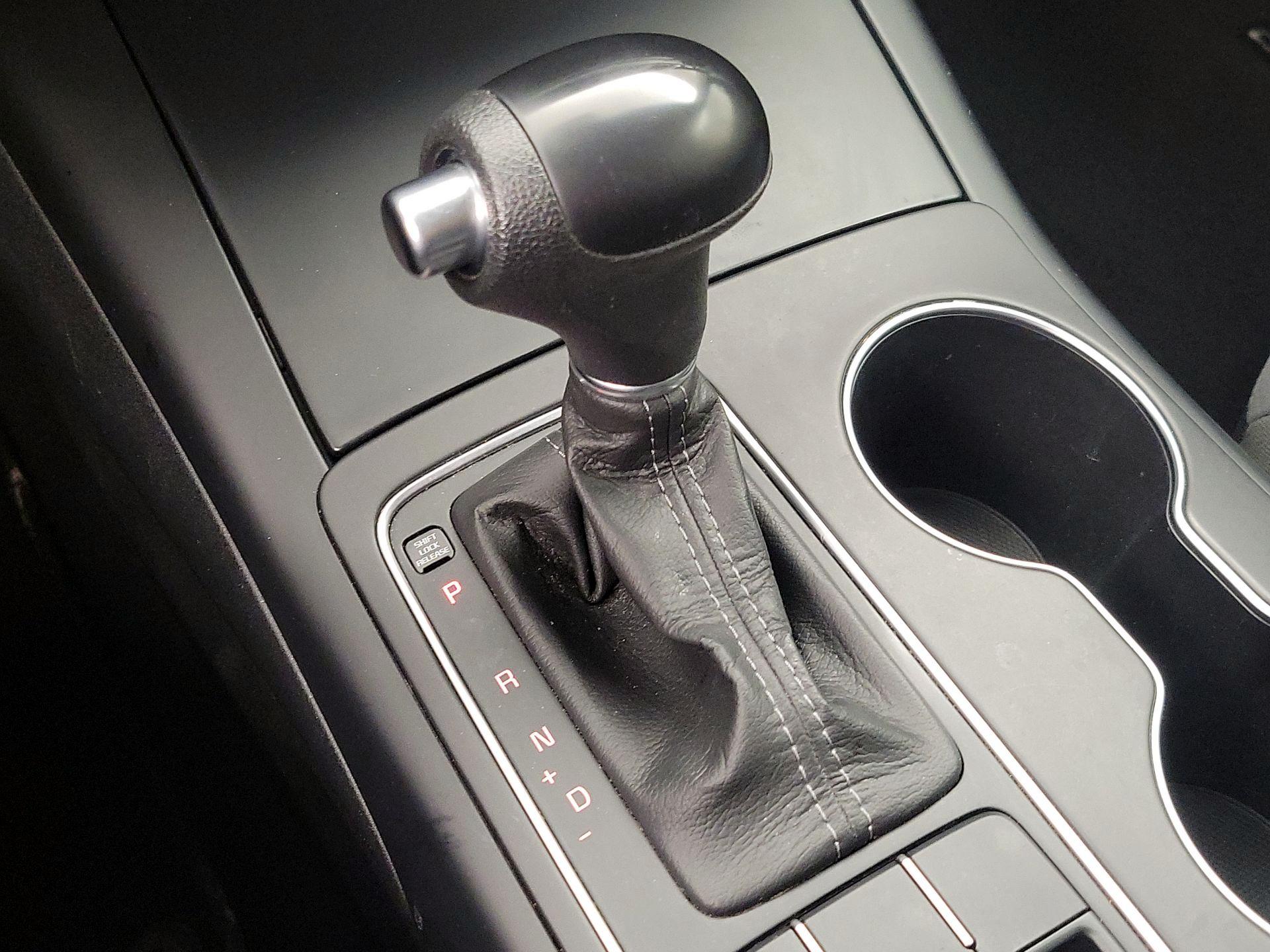 Thumbnail: 2016 Kia Sorento - 16