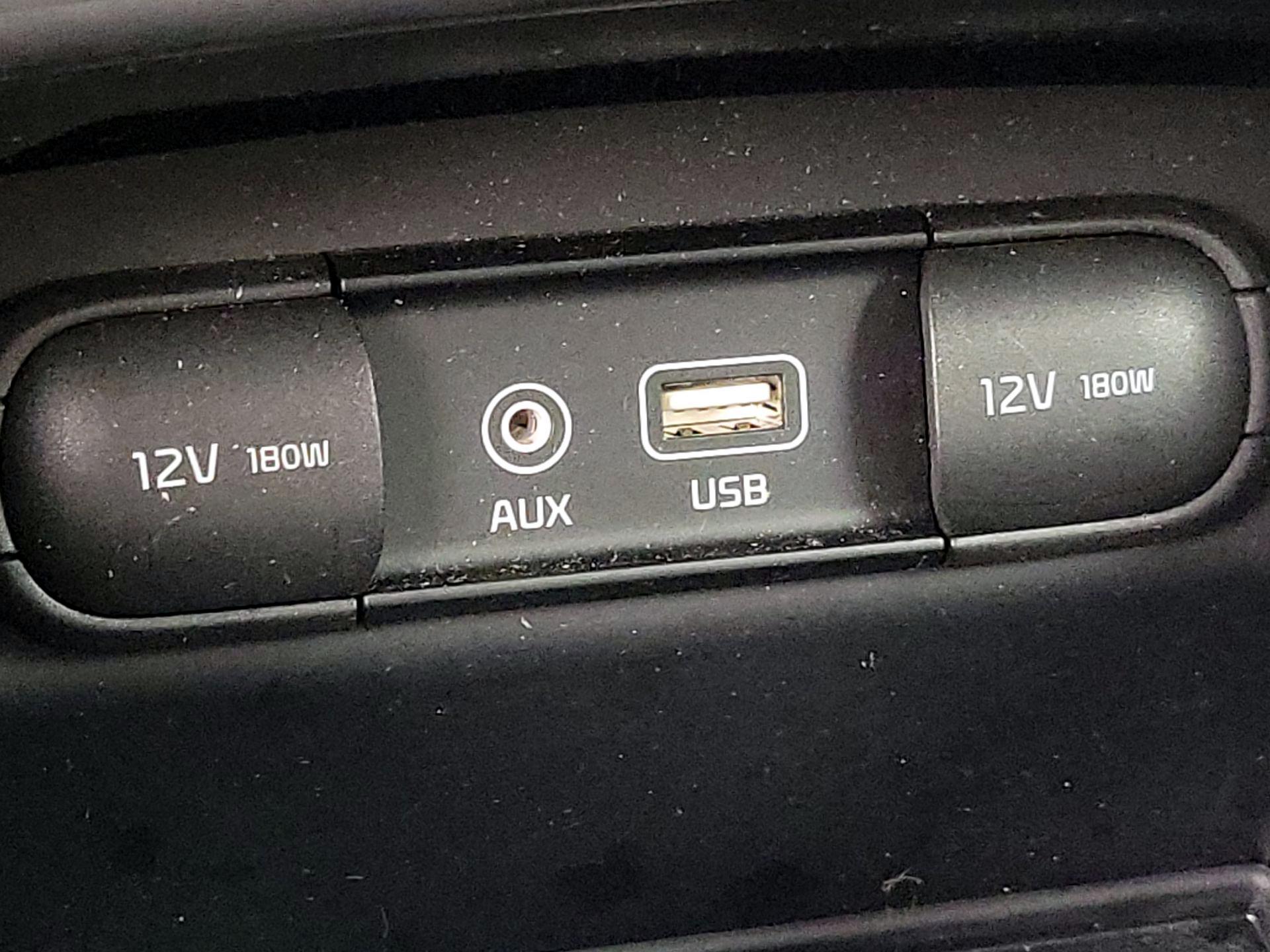 Thumbnail: 2016 Kia Sorento - 17