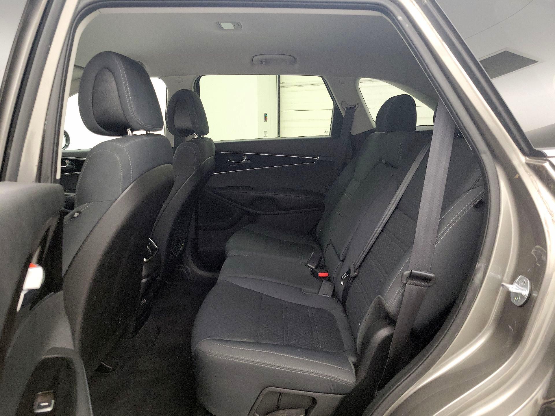 Thumbnail: 2016 Kia Sorento - 18