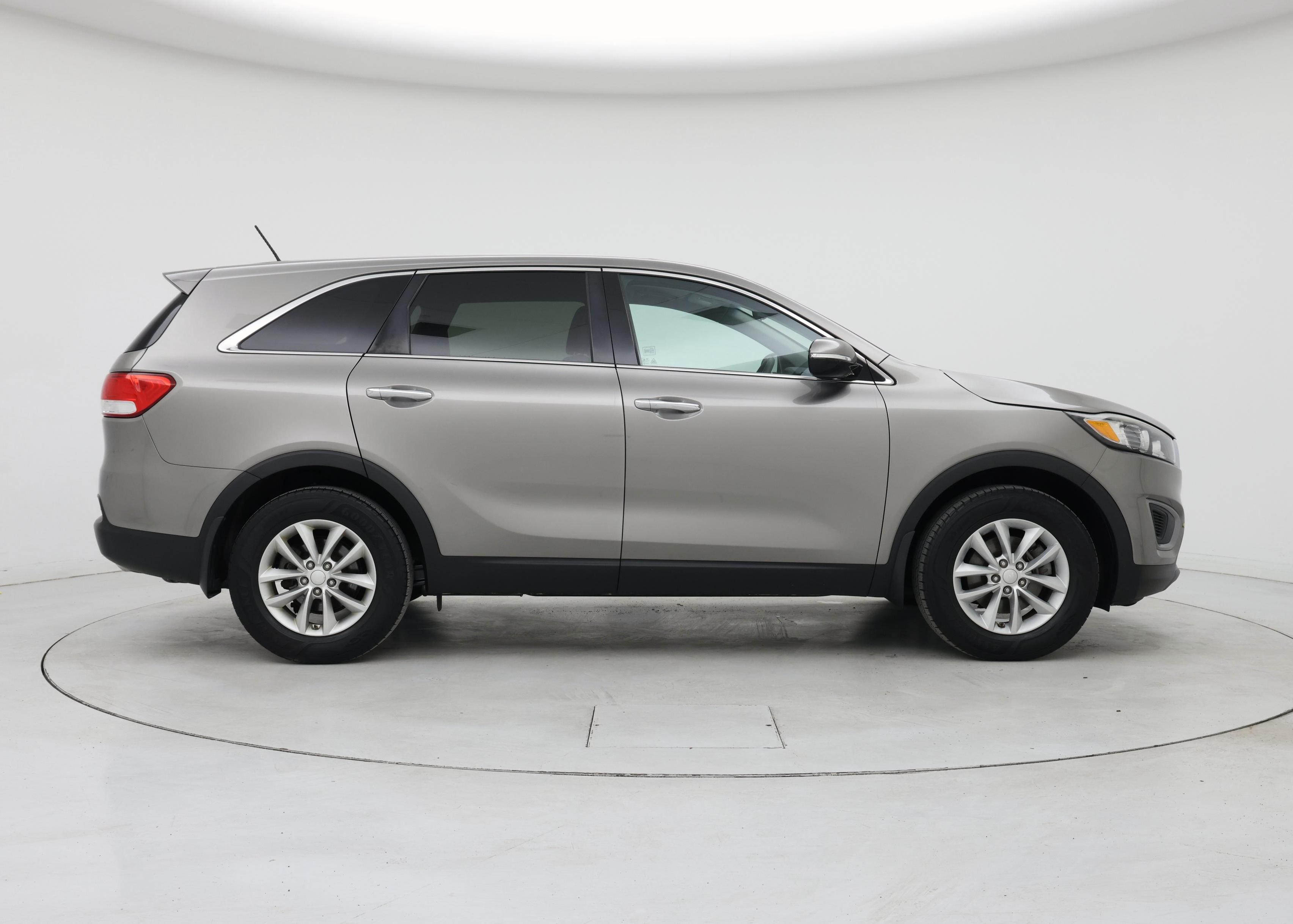 Thumbnail: 2016 Kia Sorento - 7