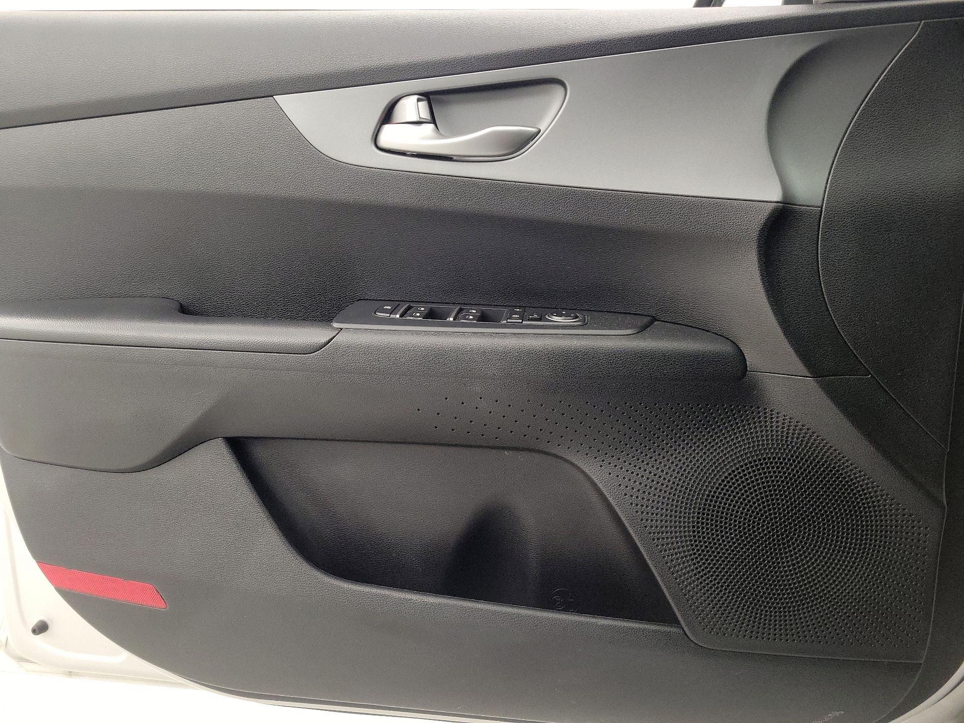 Thumbnail: 2019 Kia Forte - 12