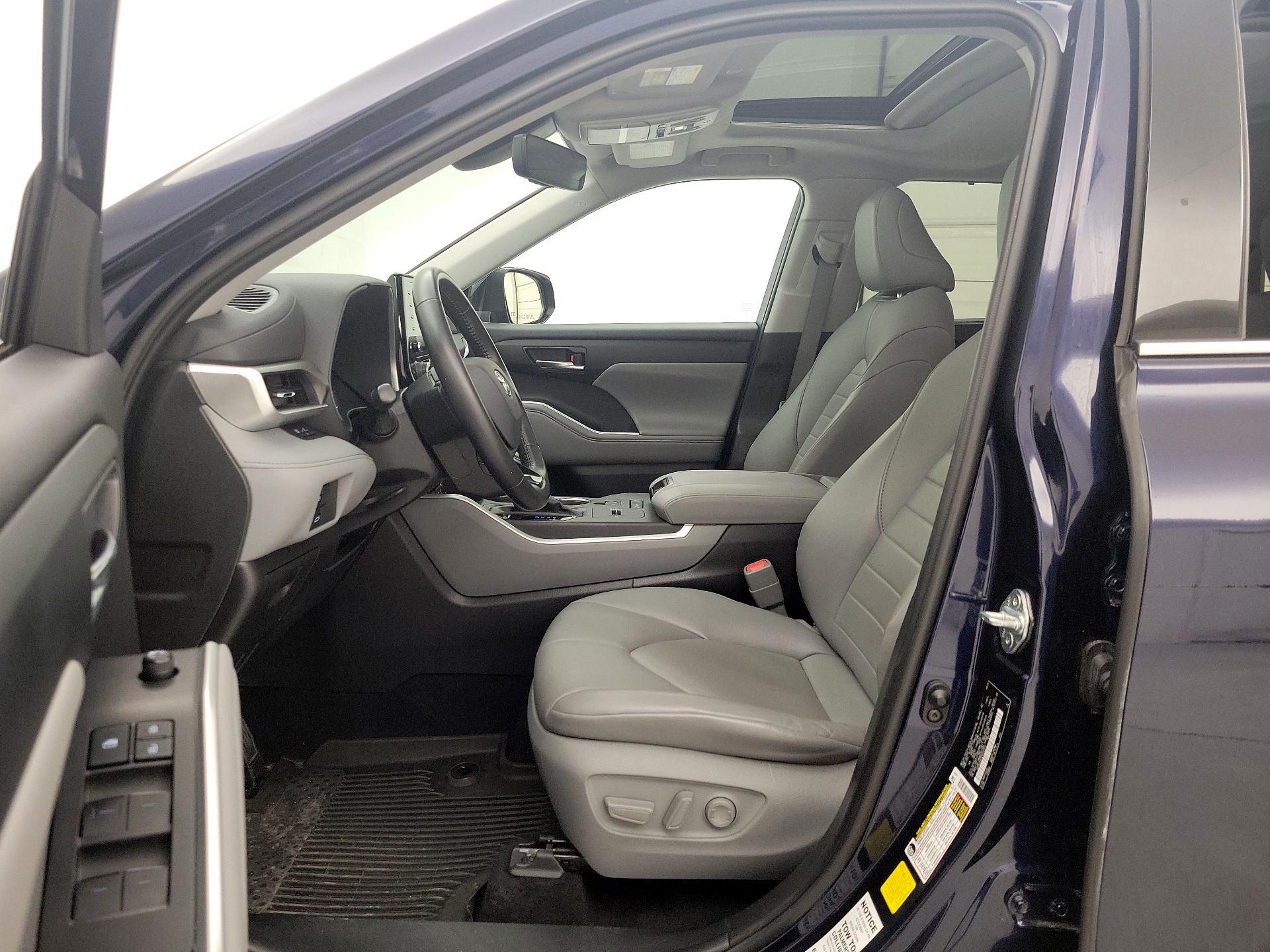 Thumbnail: 2021 Toyota Highlander - 11