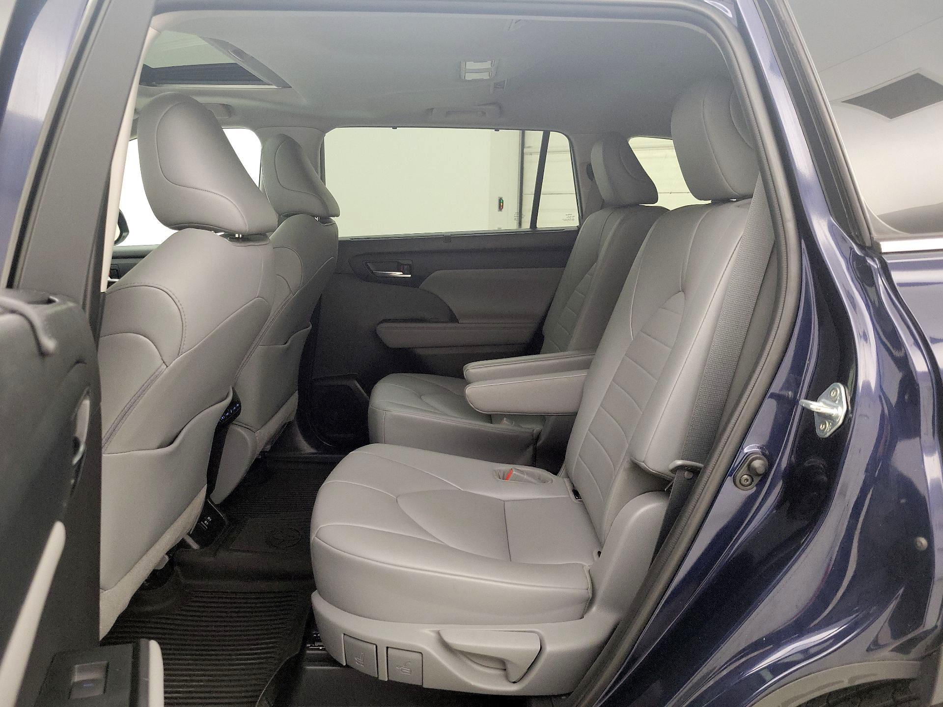 Thumbnail: 2021 Toyota Highlander - 20