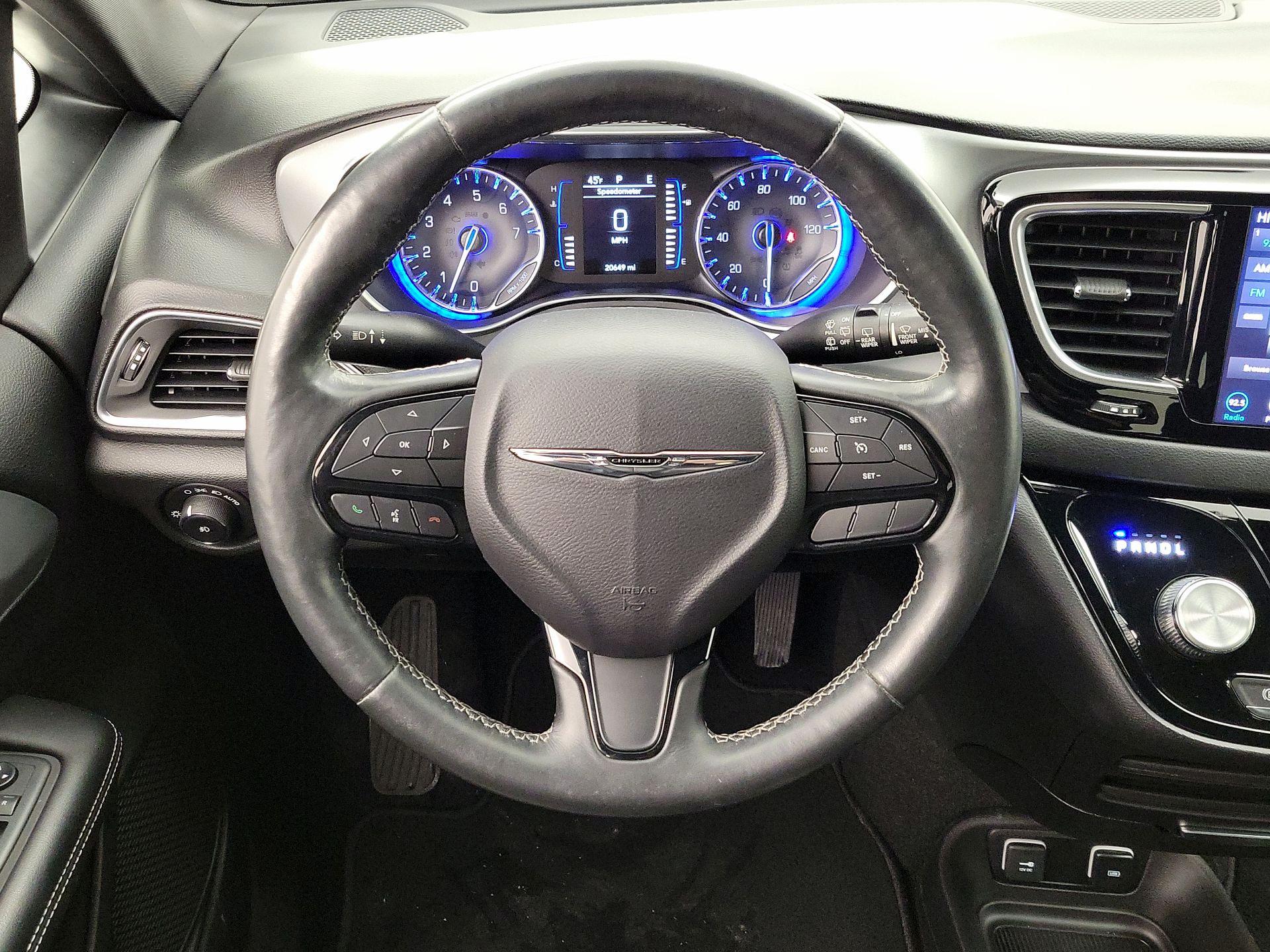 Thumbnail: 2019 Chrysler Pacifica - 10