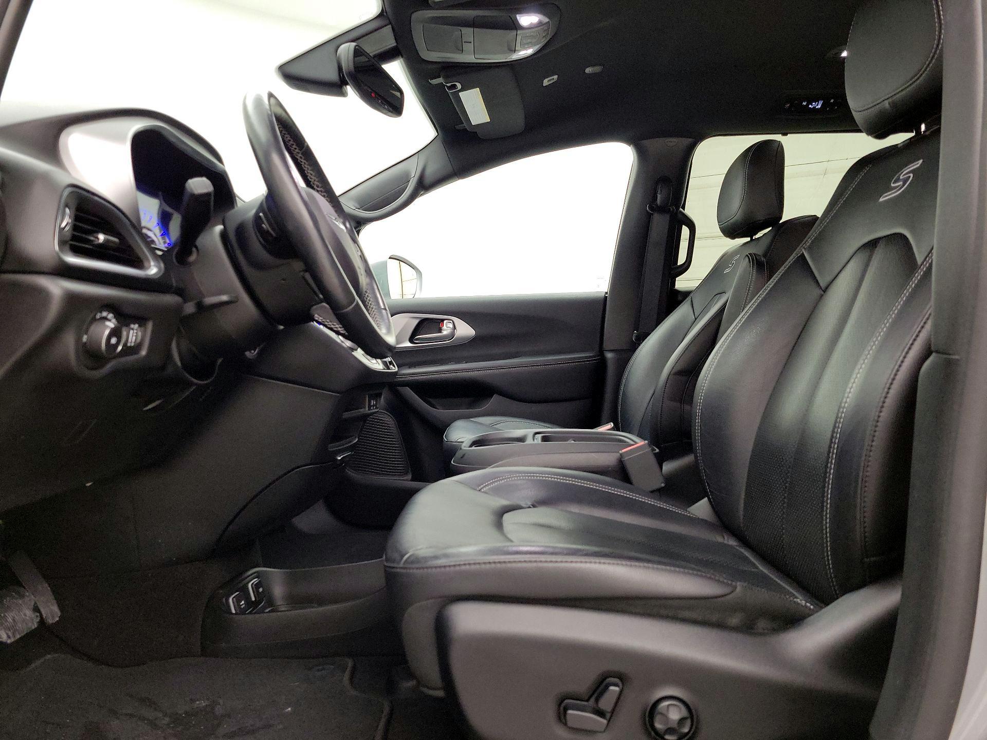 Thumbnail: 2019 Chrysler Pacifica - 11