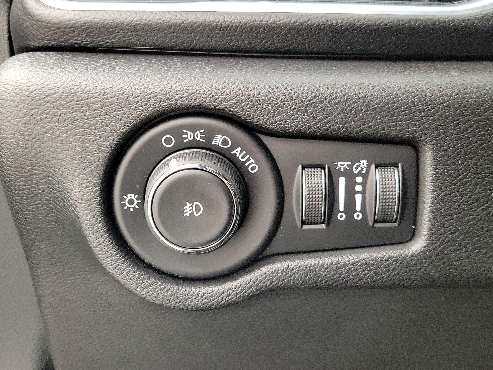 Thumbnail: 2019 Chrysler Pacifica - 13