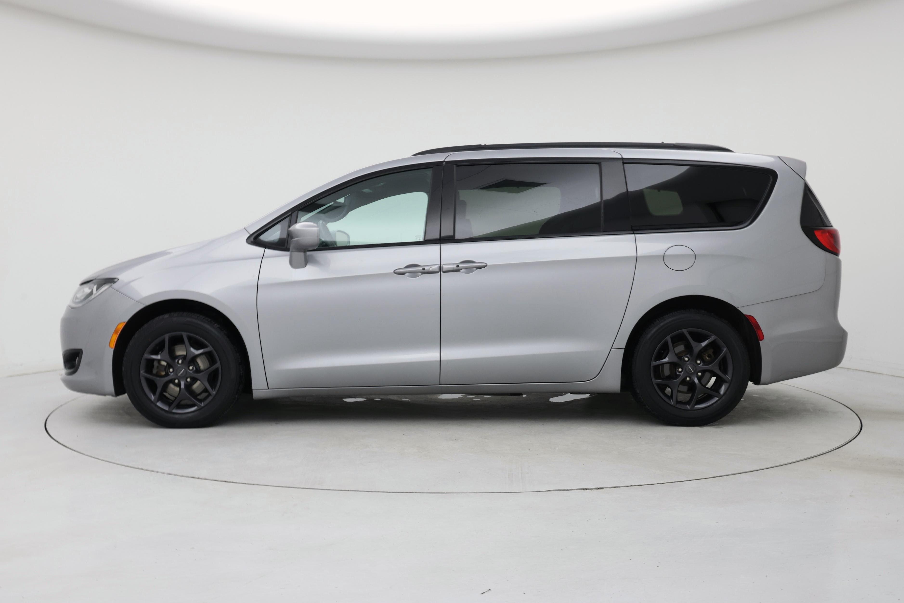 Thumbnail: 2019 Chrysler Pacifica - 3