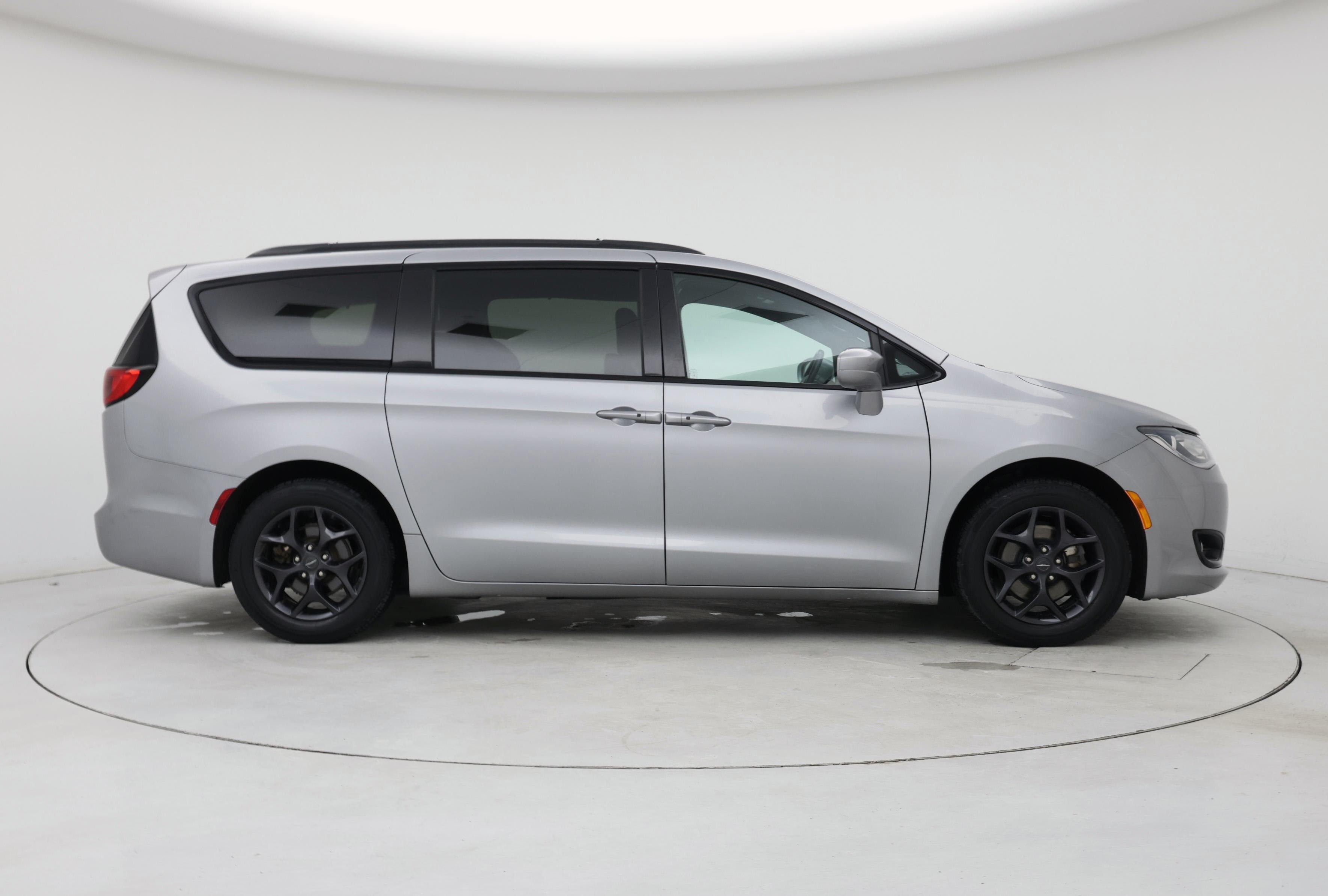 Thumbnail: 2019 Chrysler Pacifica - 7