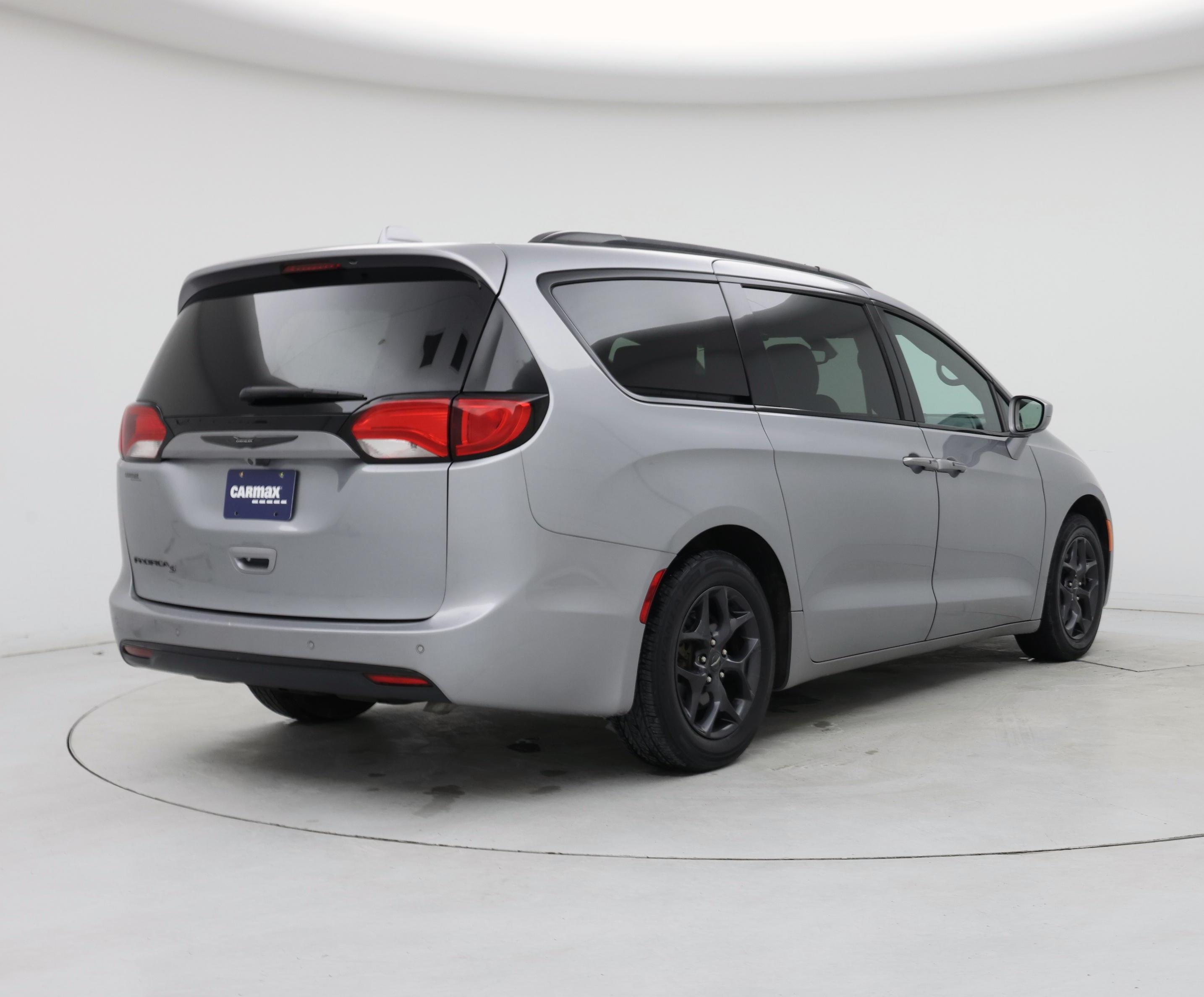 Thumbnail: 2019 Chrysler Pacifica - 8