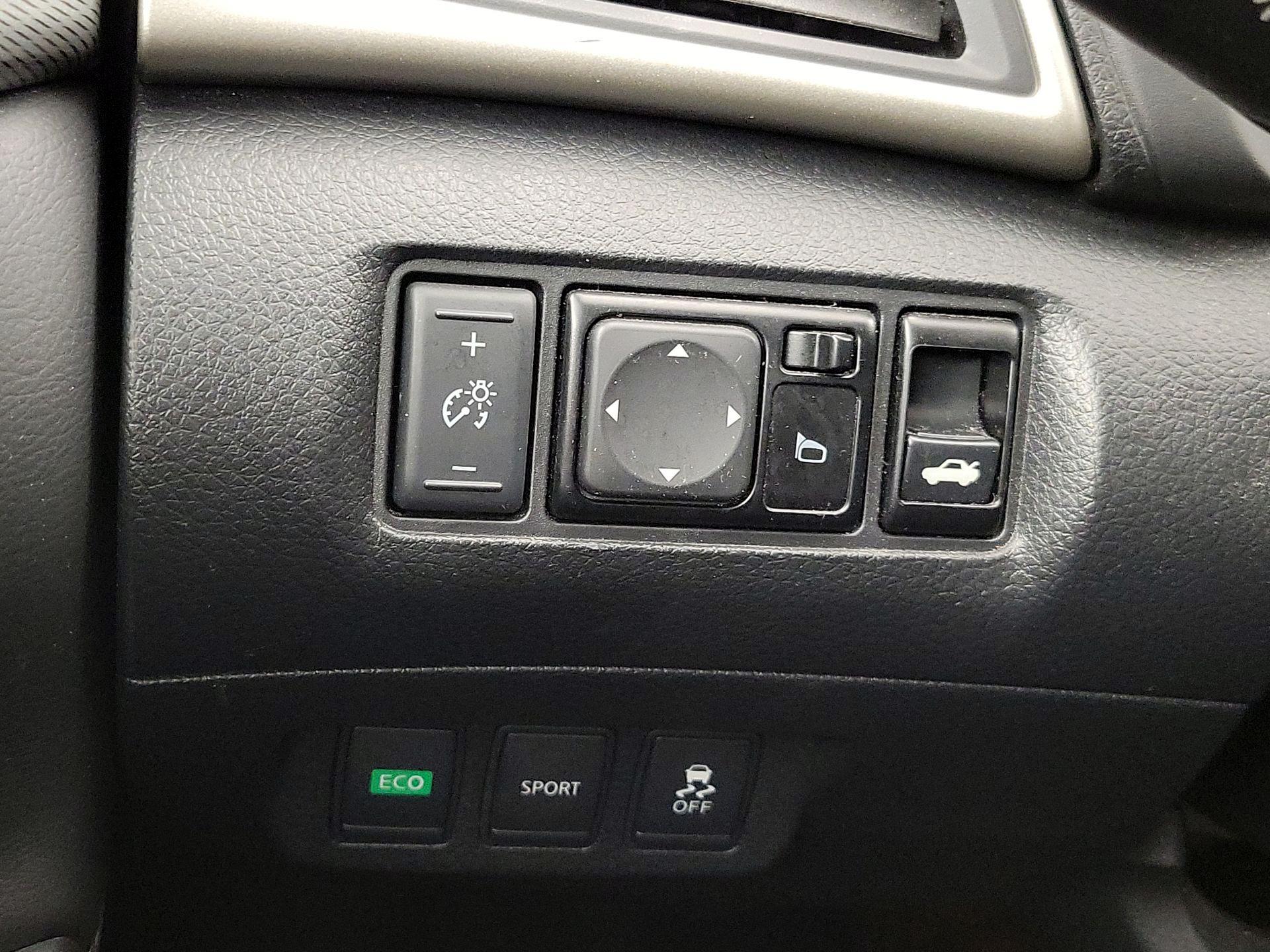 Thumbnail: 2015 Nissan Sentra - 13