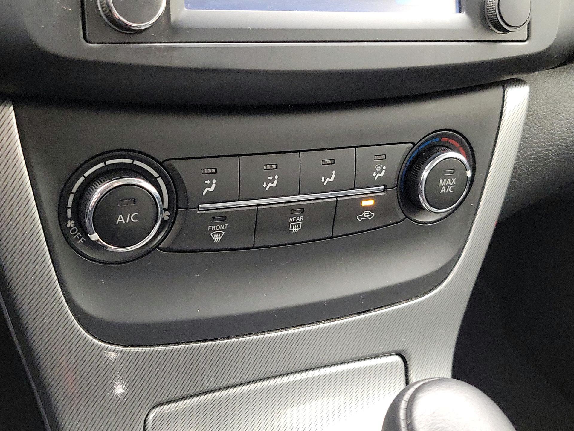 Thumbnail: 2015 Nissan Sentra - 17