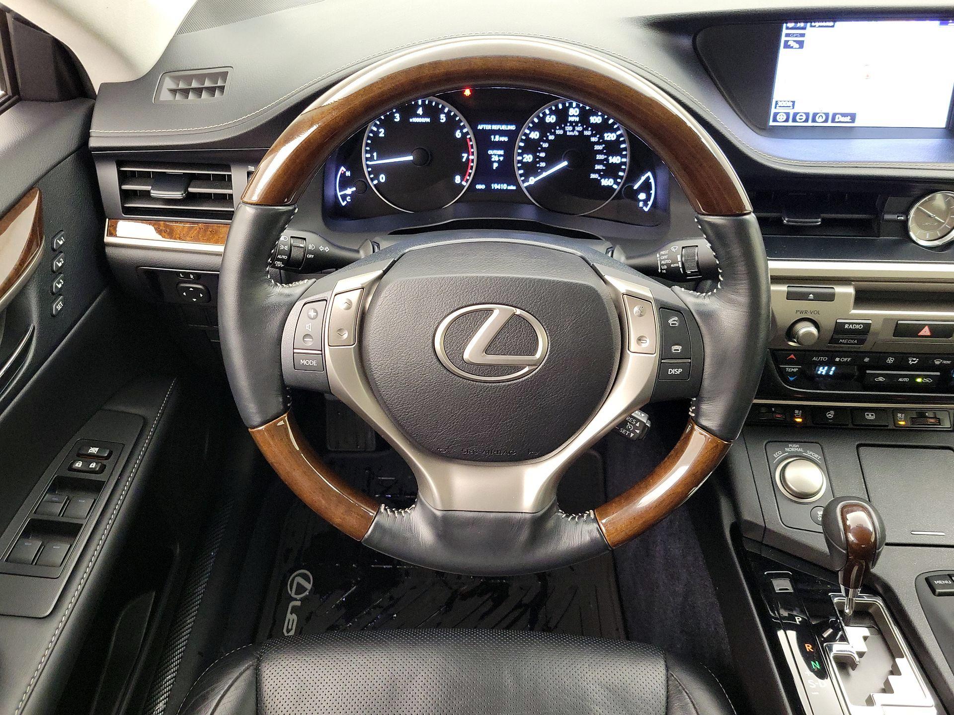 Thumbnail: 2015 Lexus ES - 10